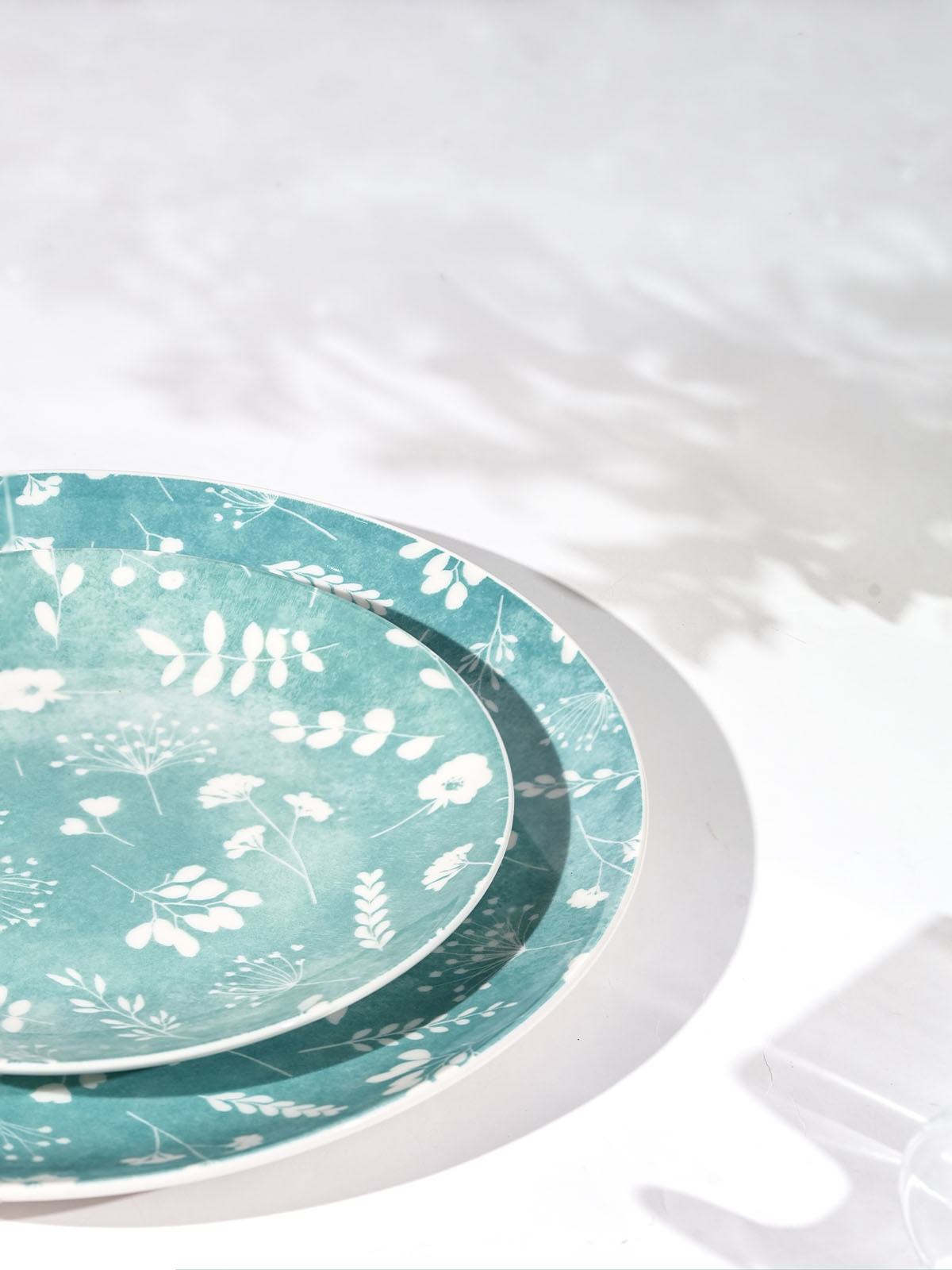 Darla premium porcelain plate set for dining

