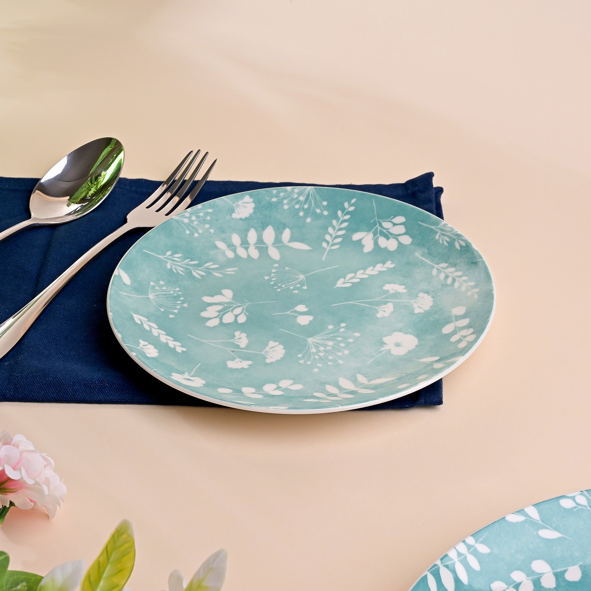 Stylish Darla porcelain plates for dining

