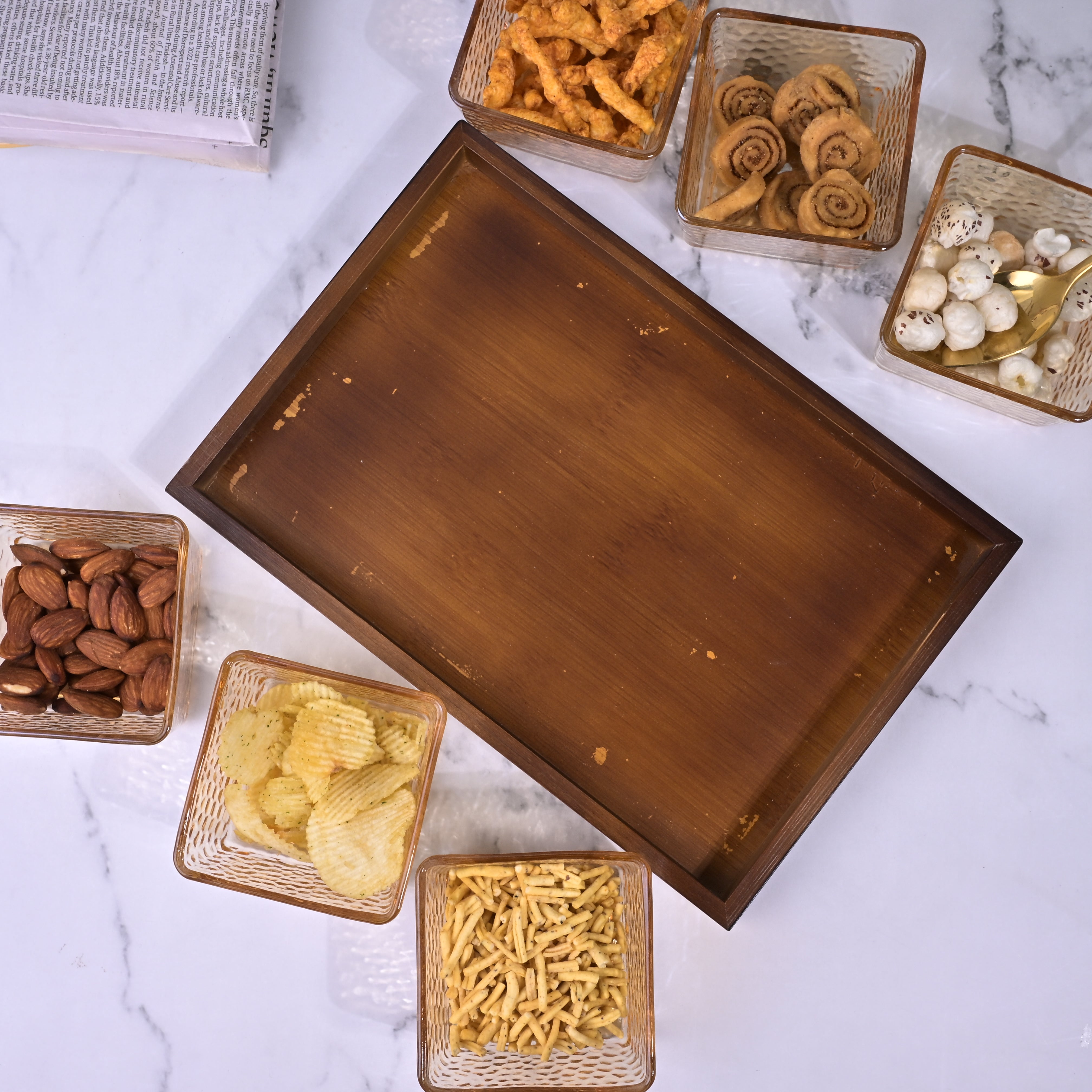 Stylish glass bowl set with chic serving tray

