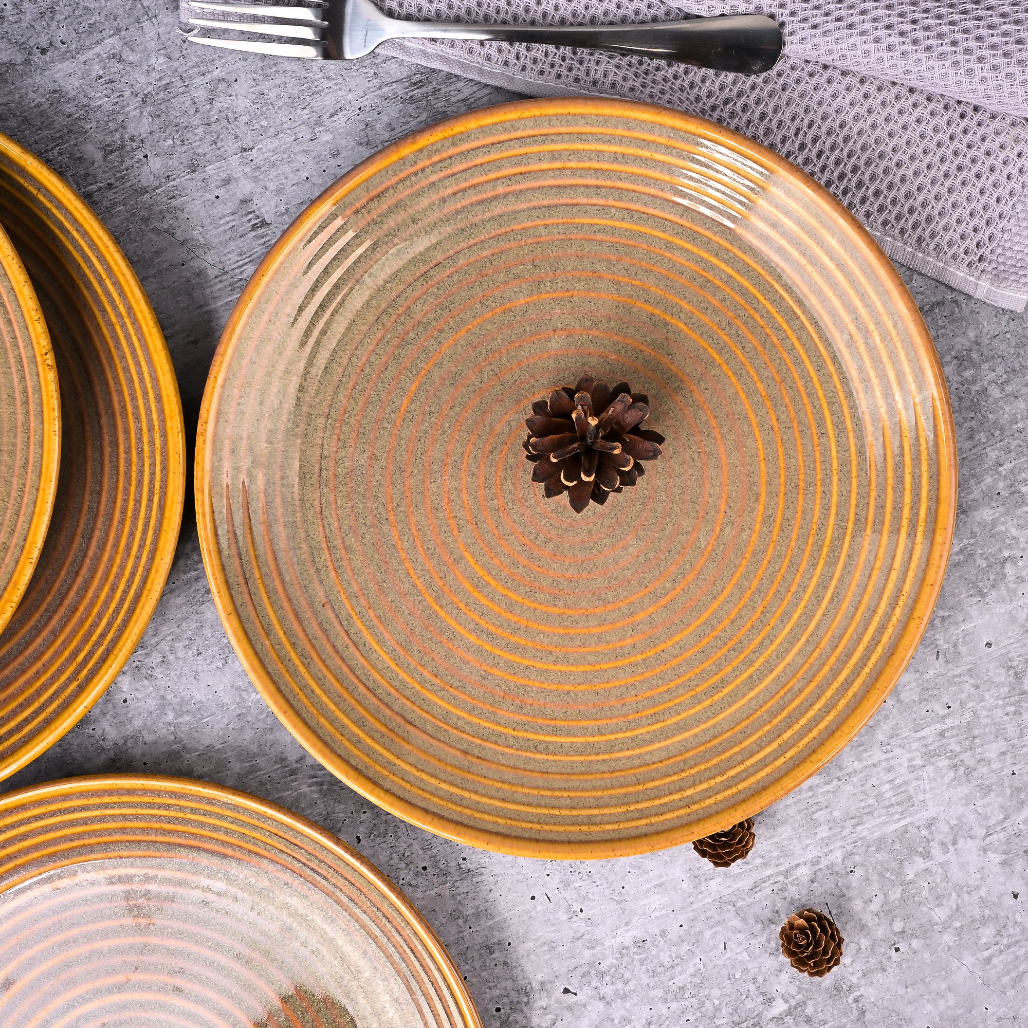 Elegant brown spiral serving plates set of 4


