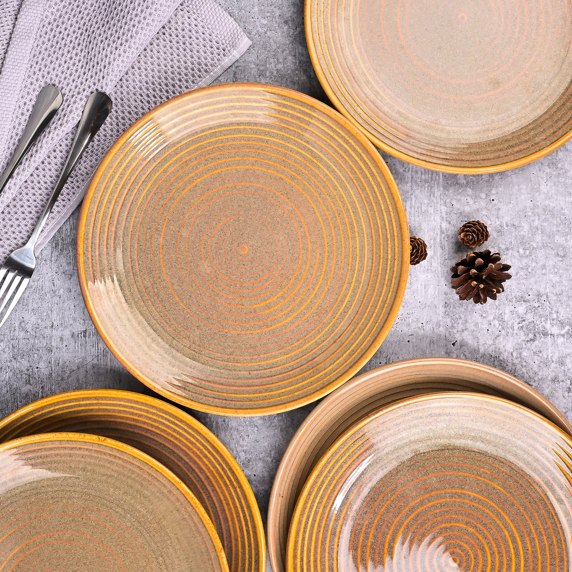 Elegant brown spiral serving plates set of 6

