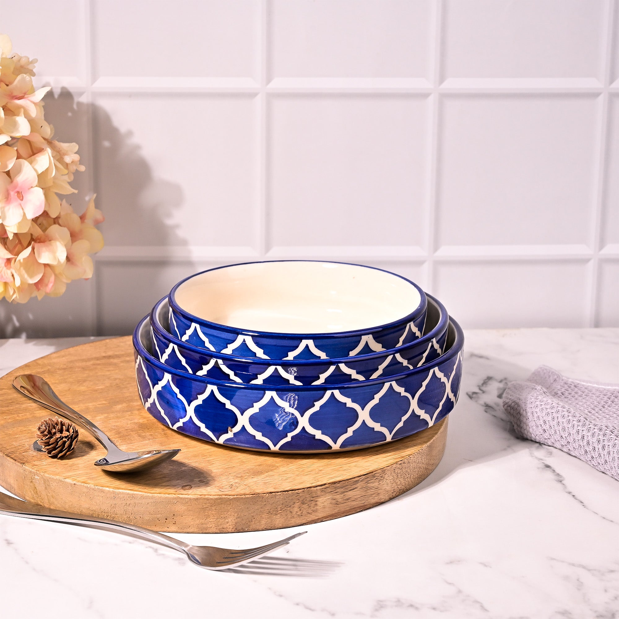 Elegant ceramic serving bowl set of 3

