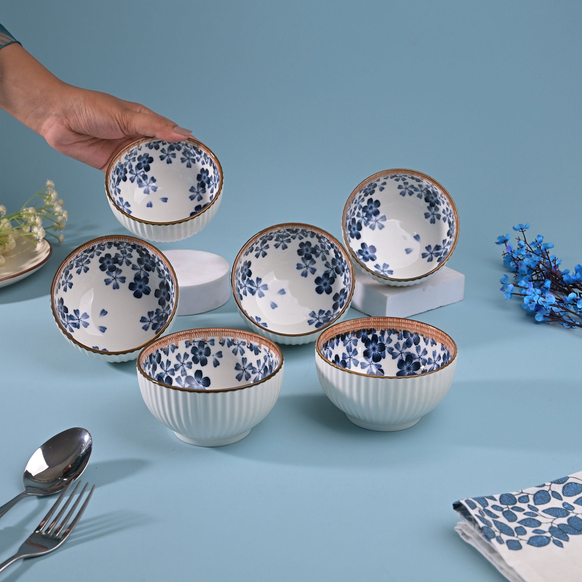 Set of 6 floral ribbed porcelain bowls

