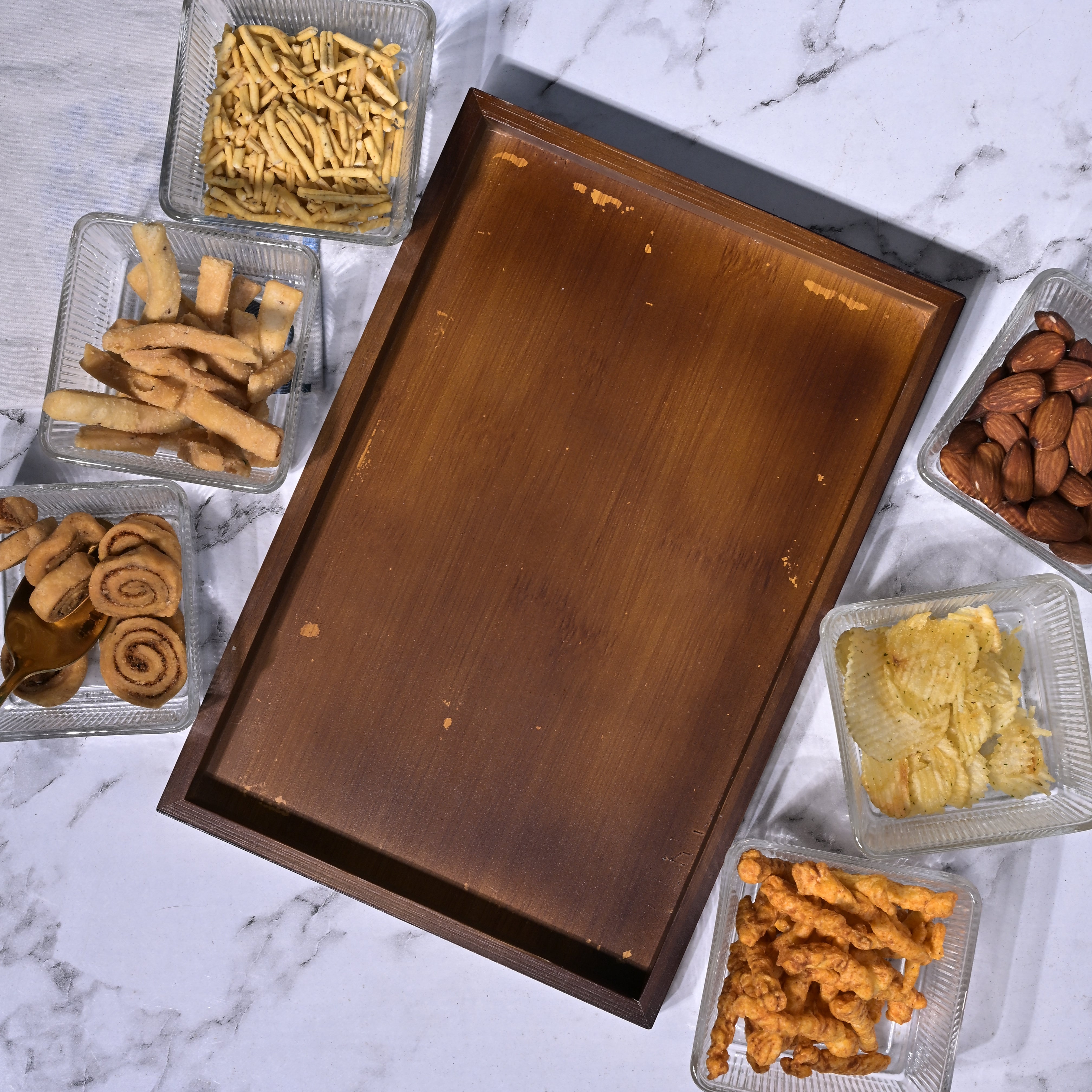 Glass serving bowl and tray for entertaining

