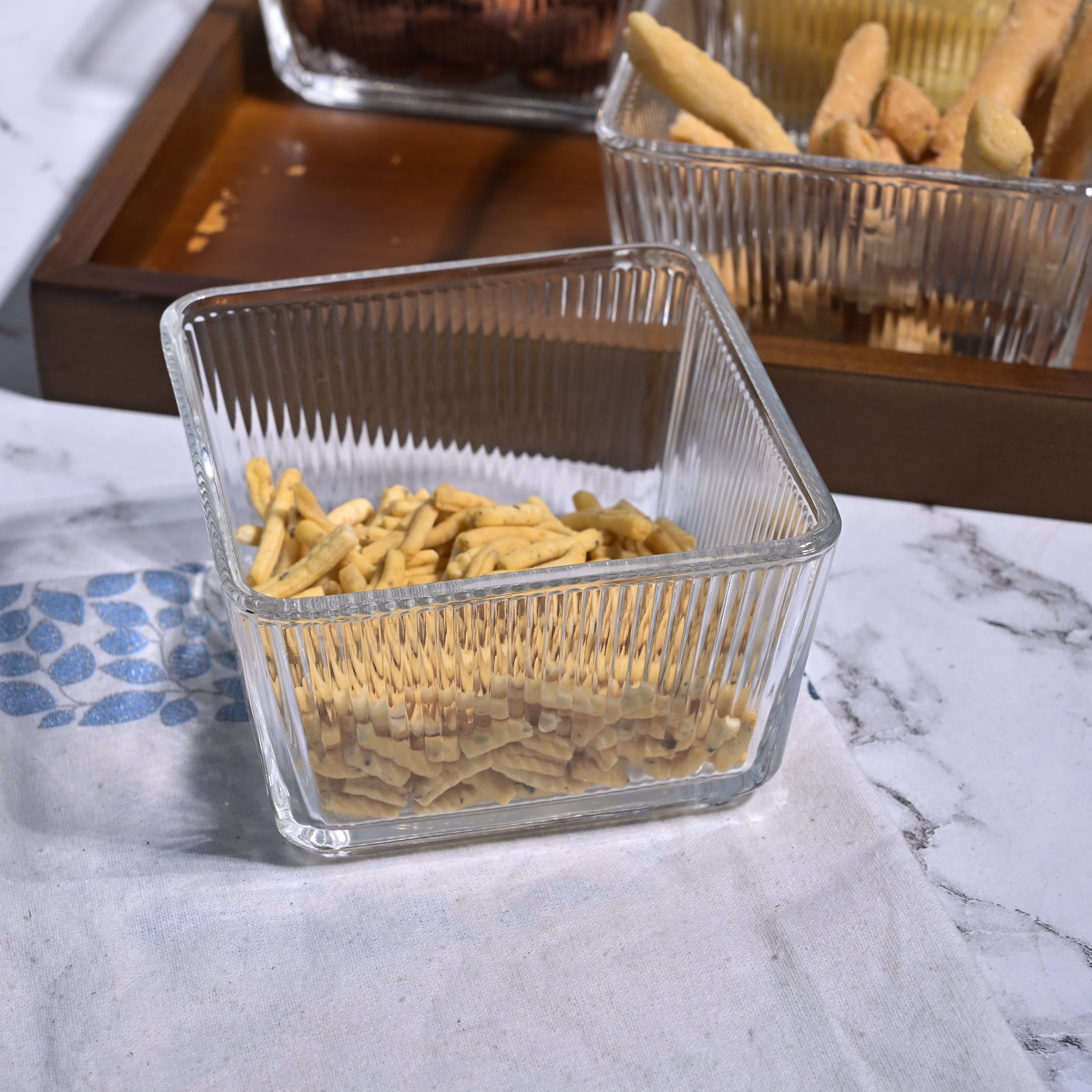 Glamorous glassware serving set for dining

