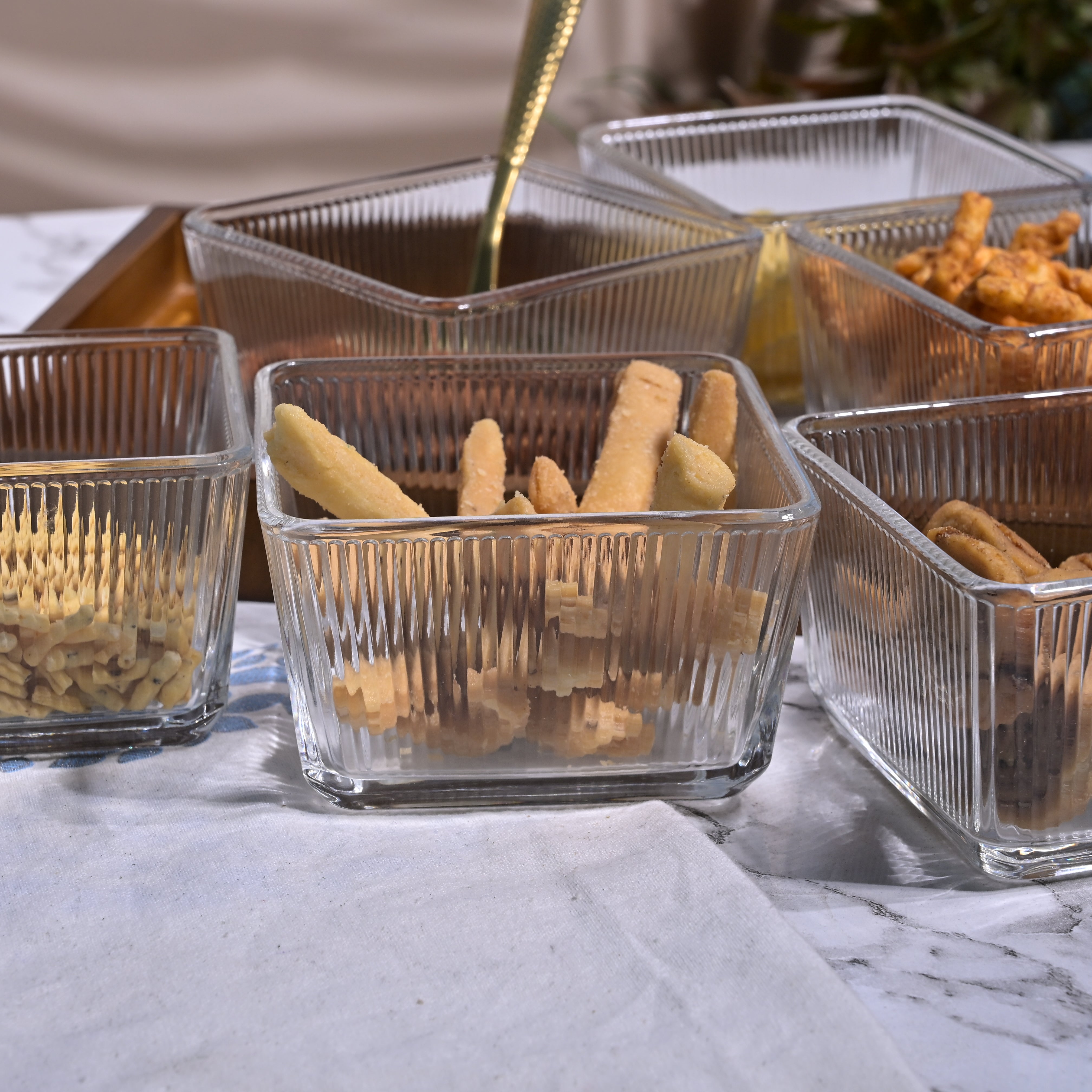 Glass bowl and tray centerpiece for table

