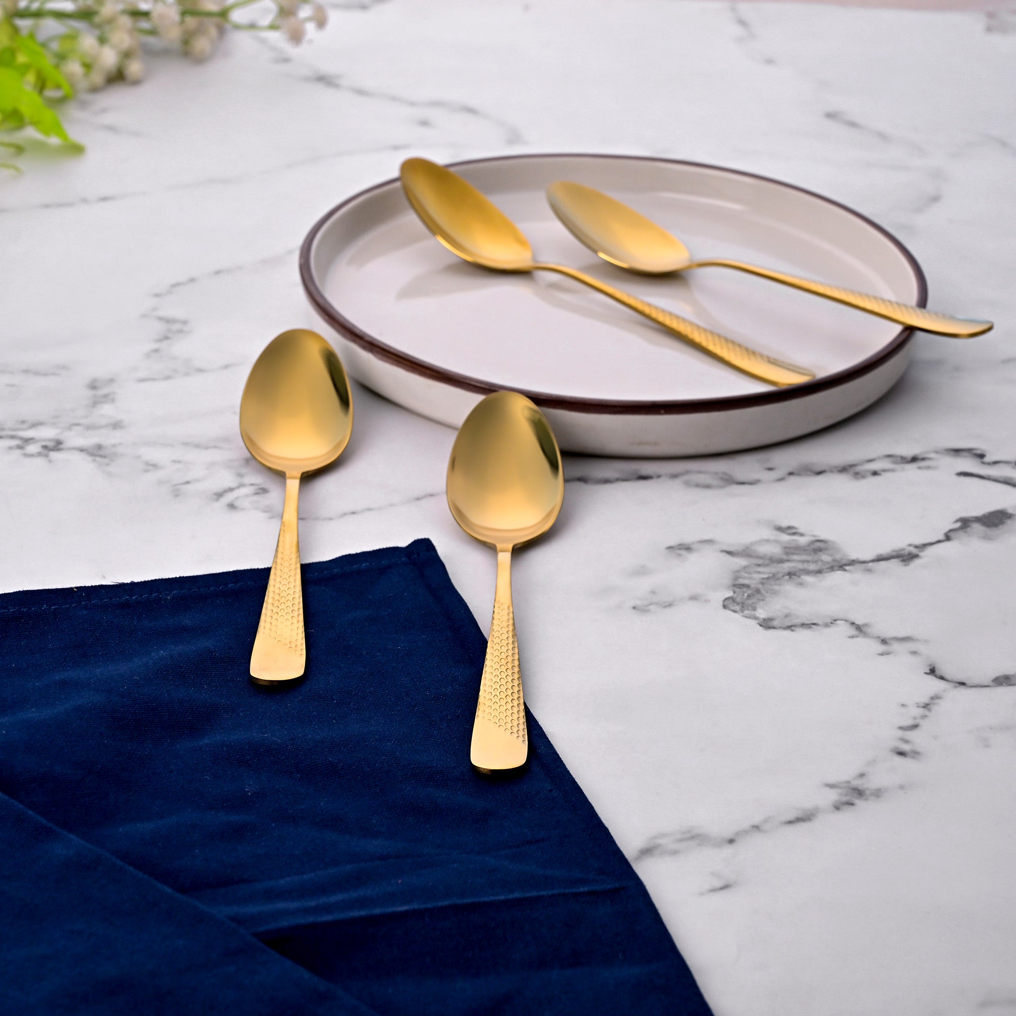 Decorative Golden Hammered Spoons Set for Modern Table Settings


