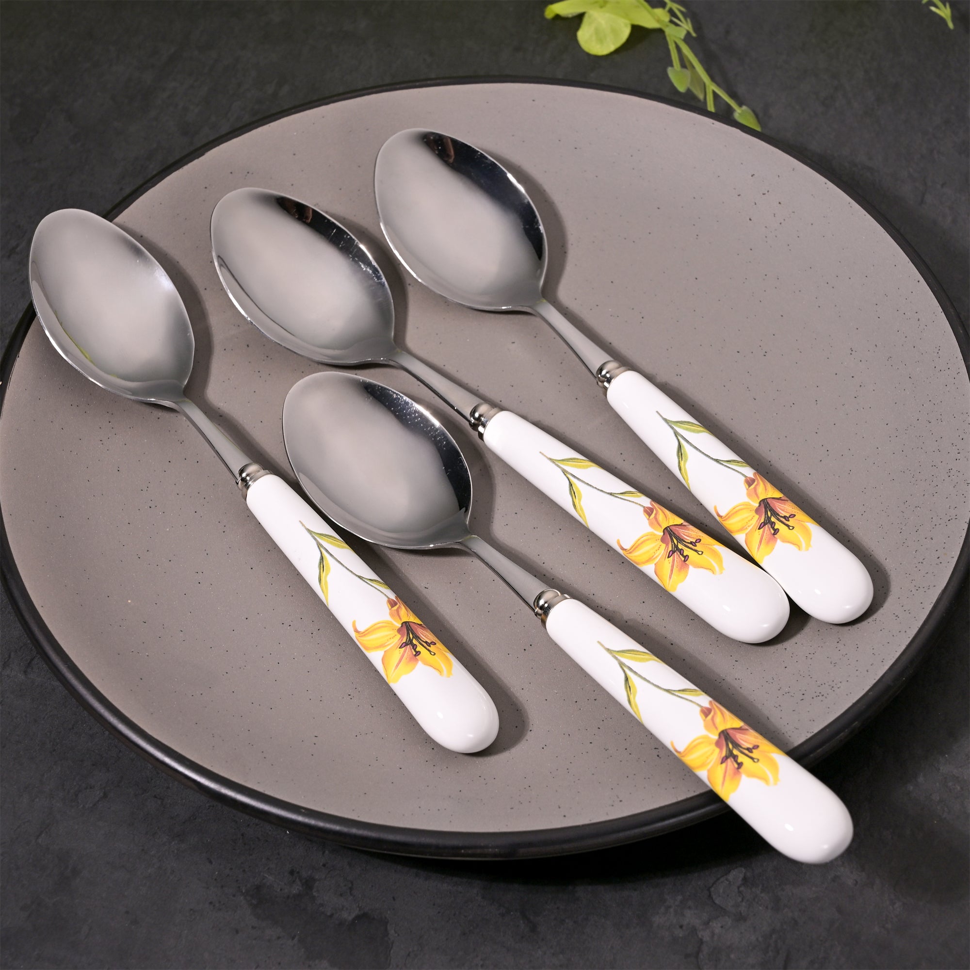 Daffodil design ceramic-handled spoons

