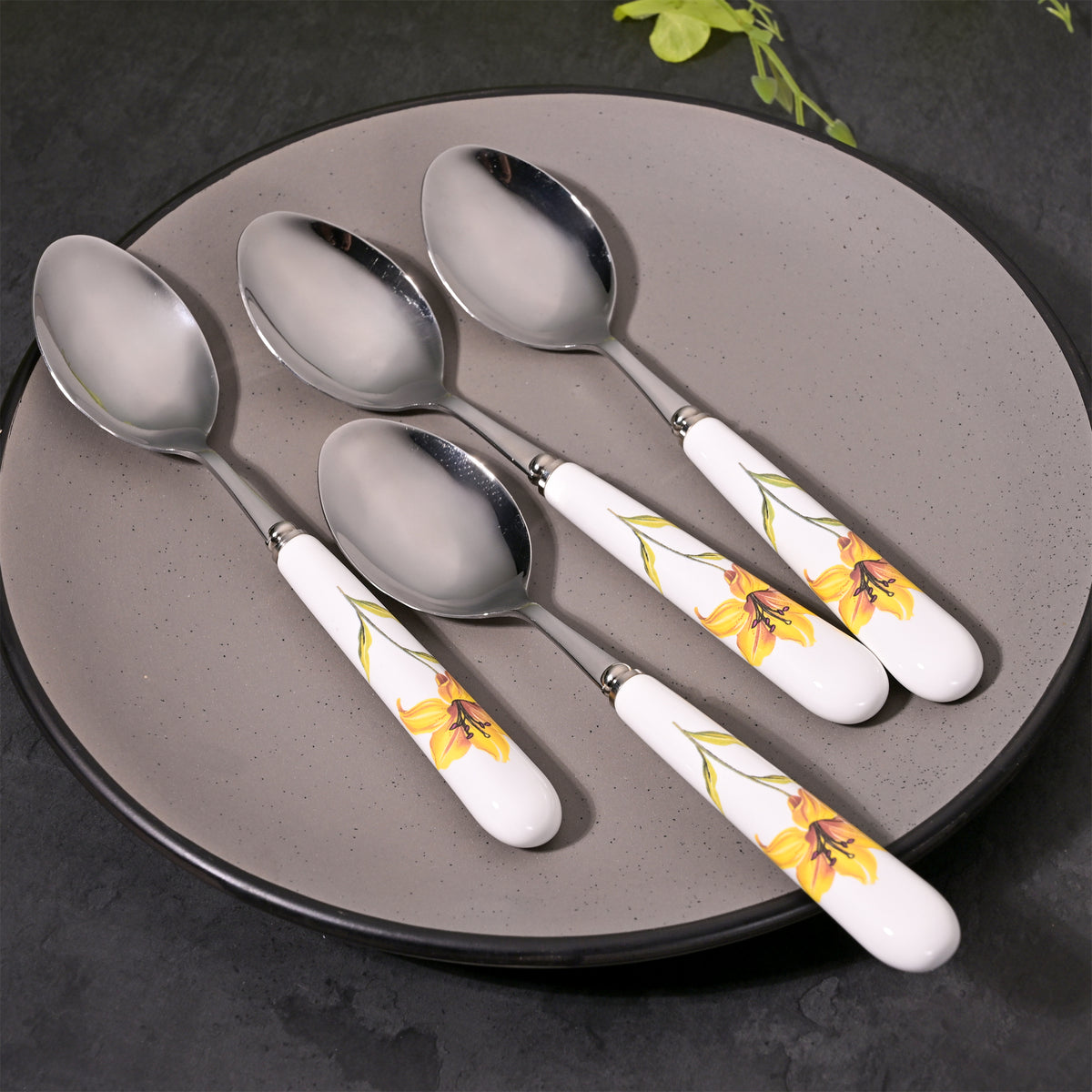 Daffodil design ceramic-handled spoons

