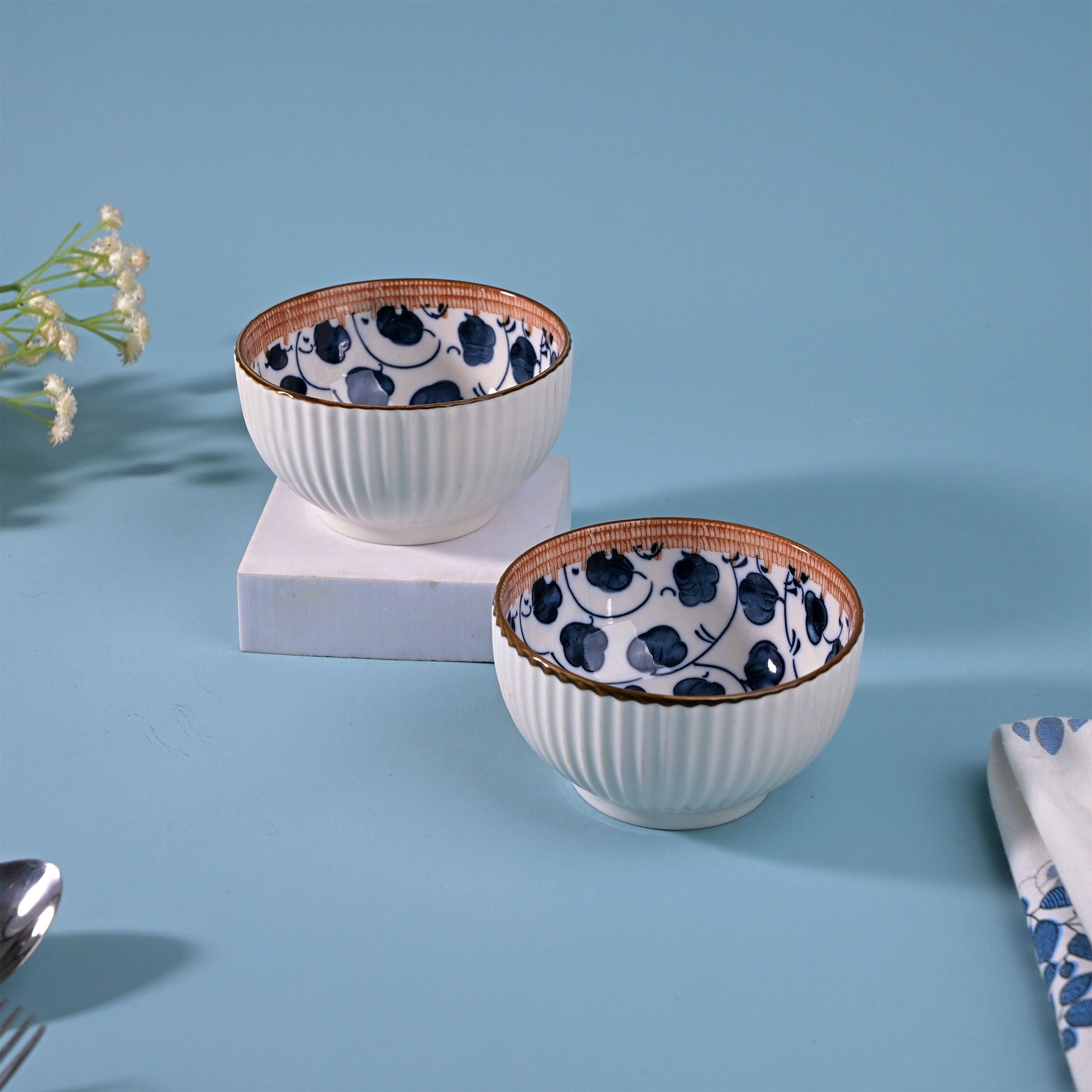 Elegant hand-painted ribbed porcelain bowl set

