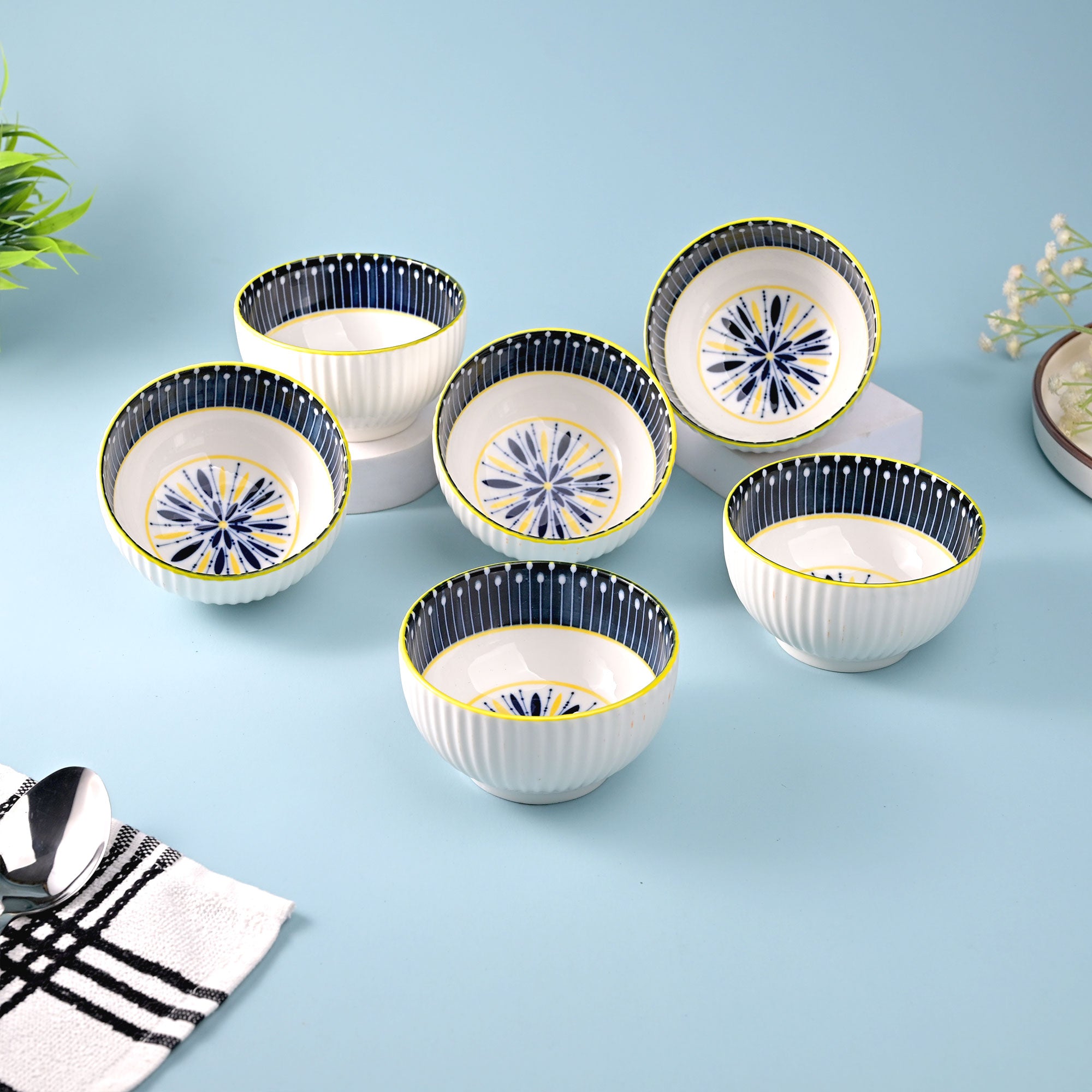 Set of 6 handpainted premium porcelain bowls


