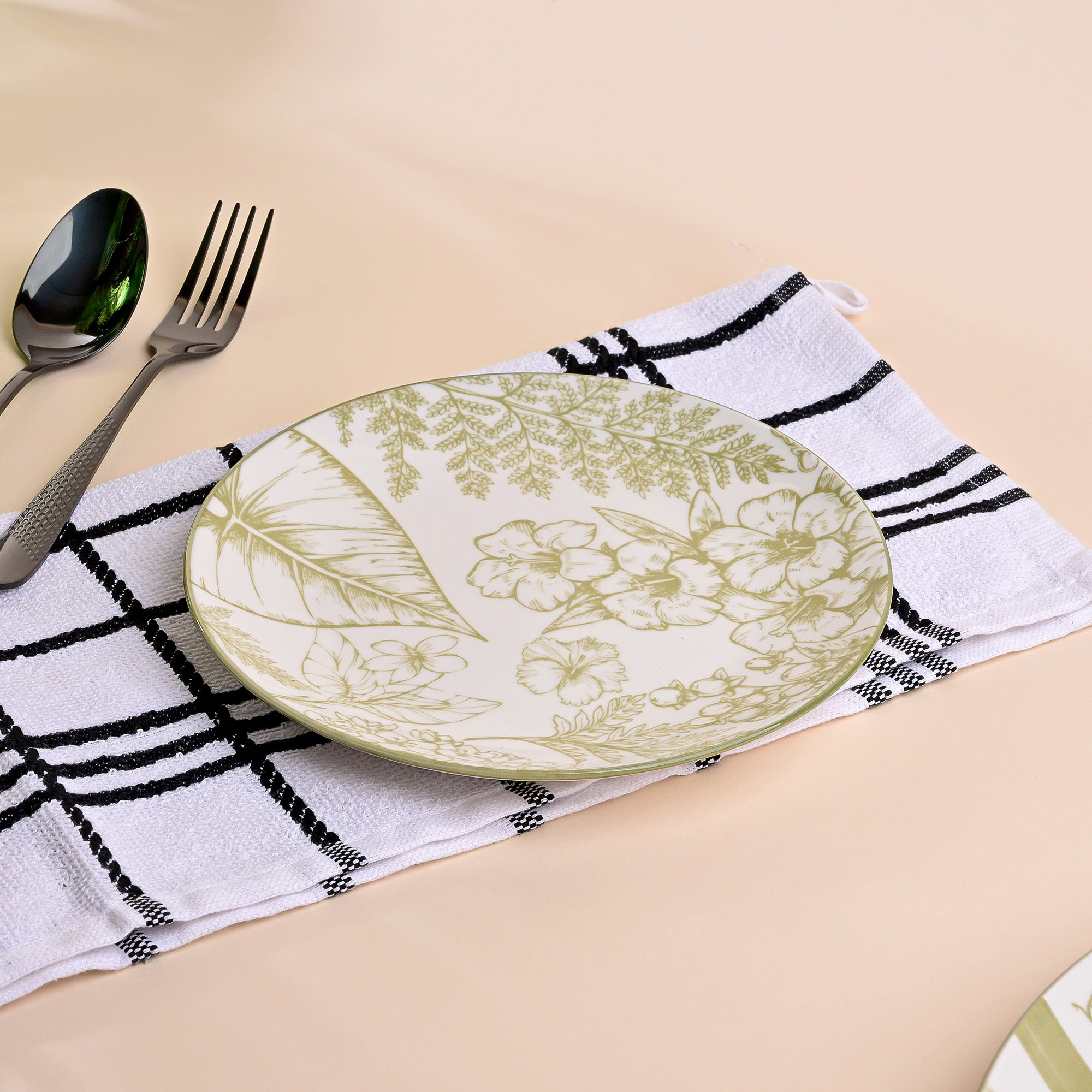 7.8 inch Hazel porcelain quarter plate set

