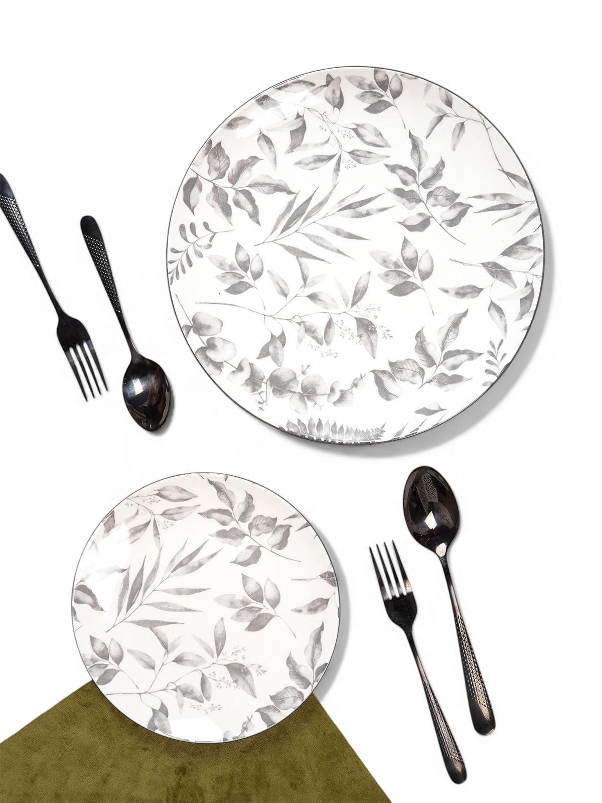 Ivory Porcelain Dinner and Quarter Plate Set

