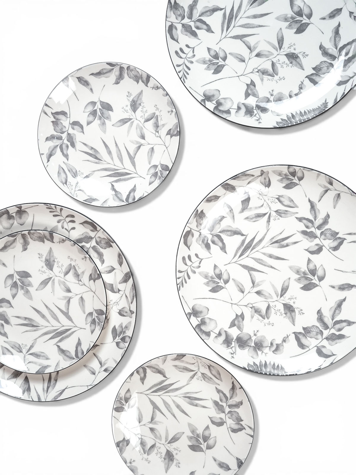 Ivory porcelain dinner and quarter plate set of 4

