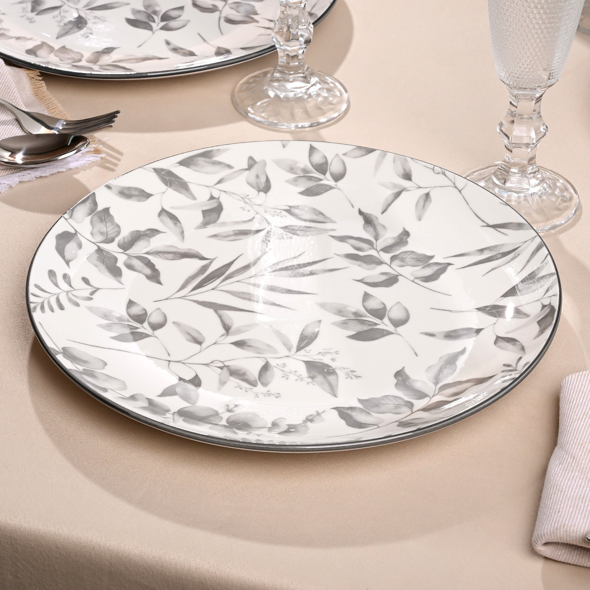 Ivory 10.8 inch porcelain plates for serving main courses

