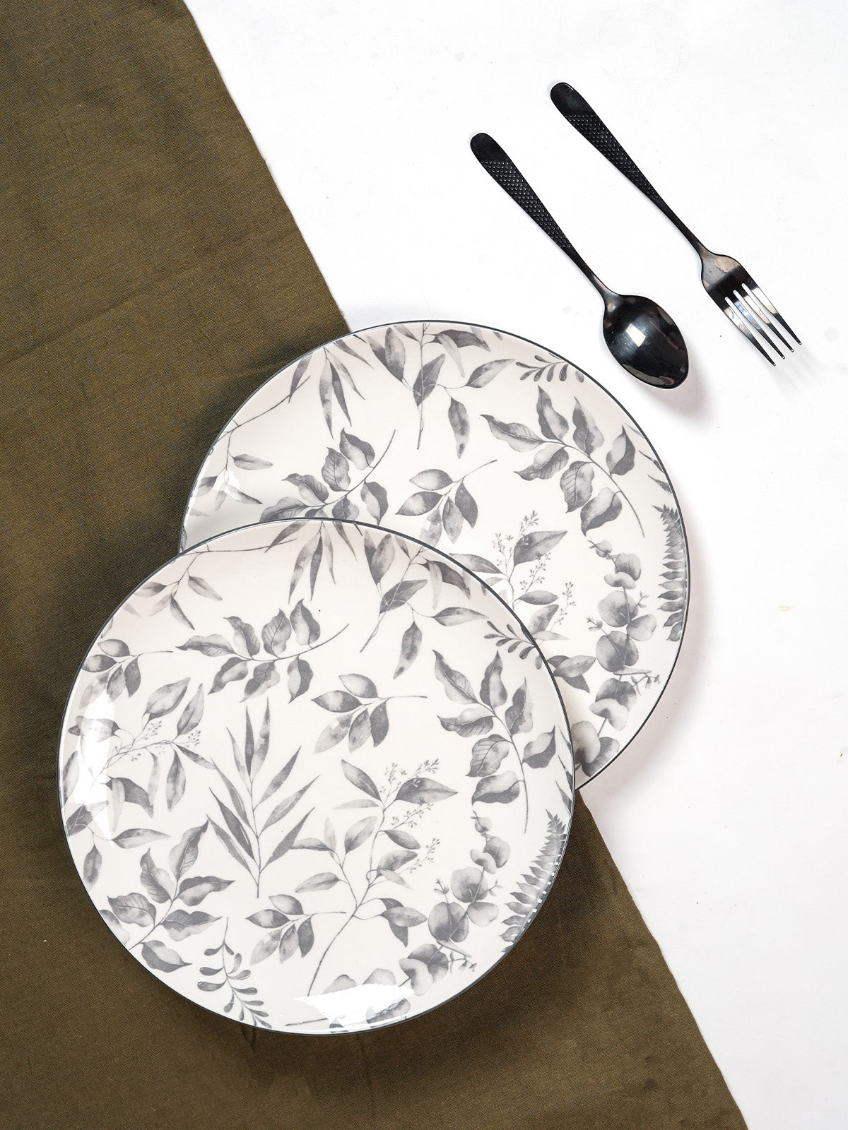 Ivory porcelain dinner plates set of 2 in 10.8-inch size