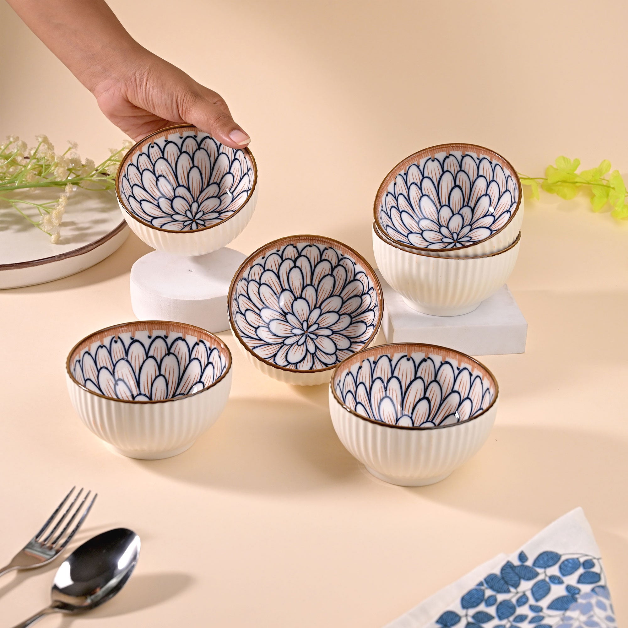 Set of six jasmine-inspired porcelain bowls

