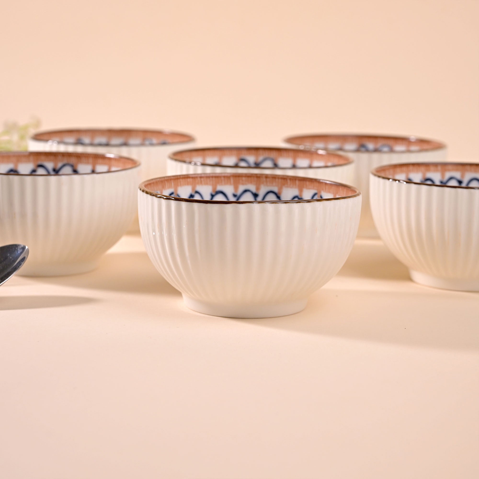 Elegant jasmine-inspired porcelain bowls for dining


