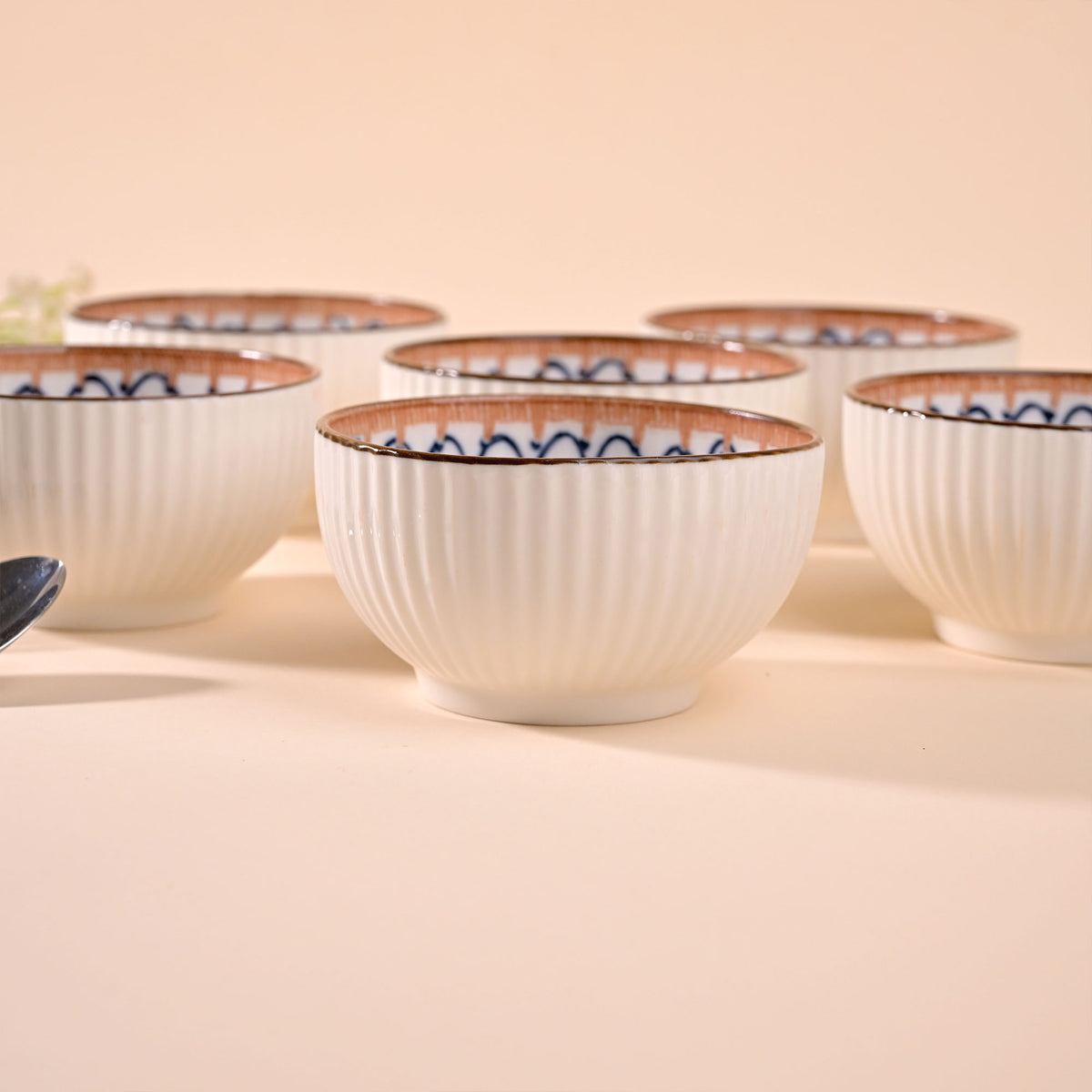 Elegant jasmine-inspired porcelain bowls for dining

