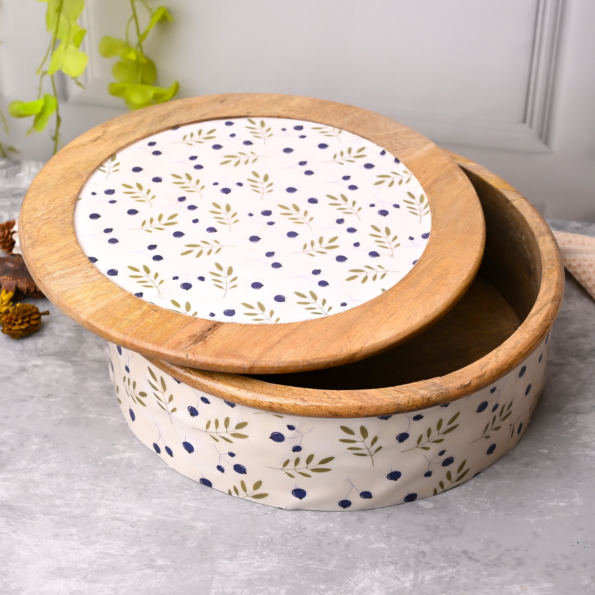 Elegant leafy casserole for stylish food serving

