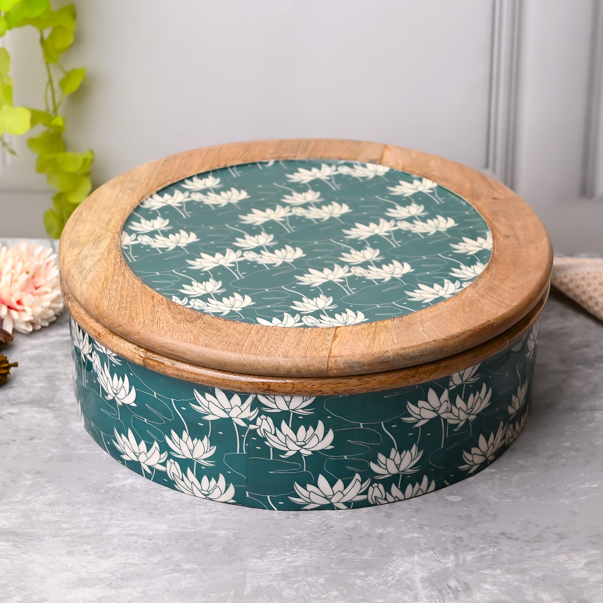 Exceptional wooden casserole with lotus-inspired flame pattern

