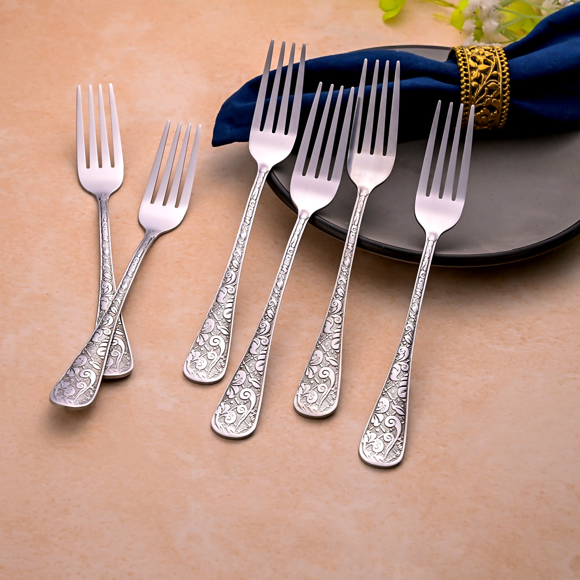 Lustre Bloom Silver Fork Set – Elegant Design for Modern Tableware

