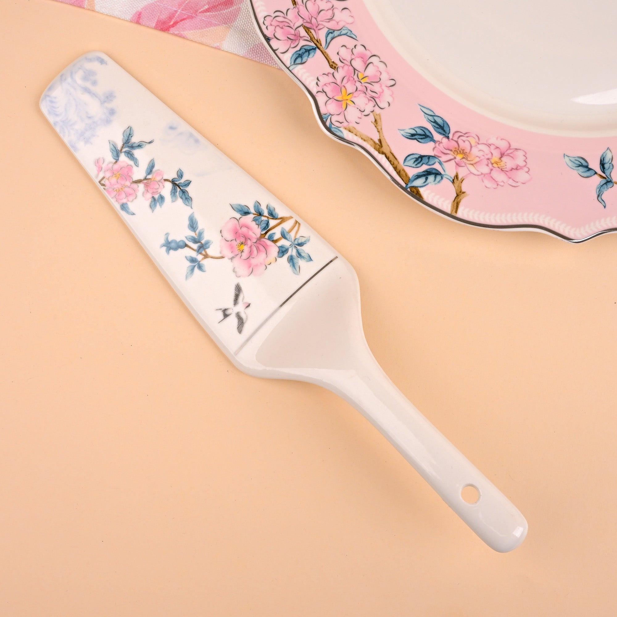 Sophisticated Magnolia Posh dining collection

