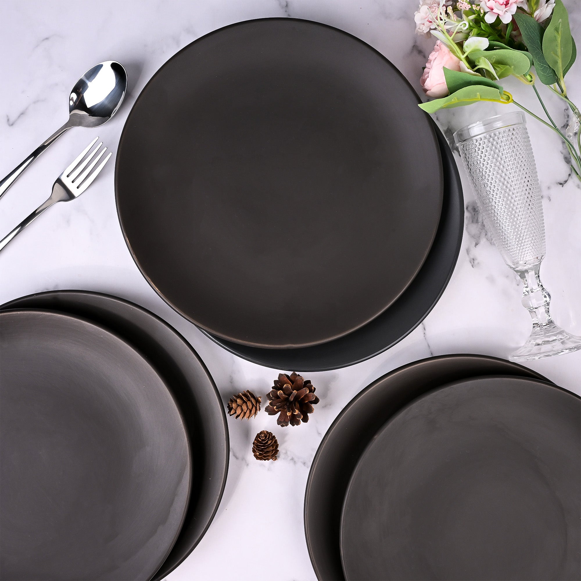 Set of 6 matte black ceramic dinner plates

