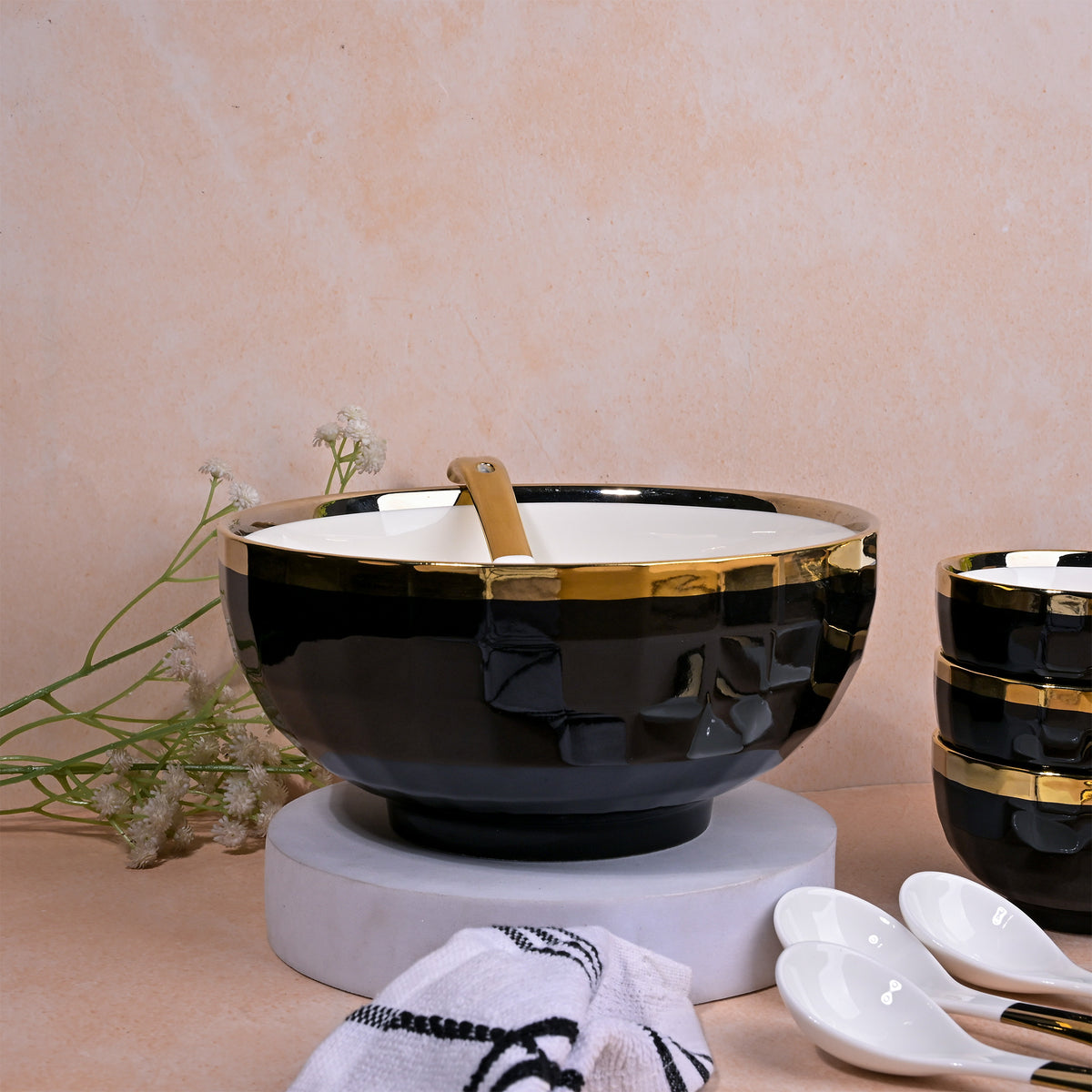 Opulent midnight gold tableware bowl set


