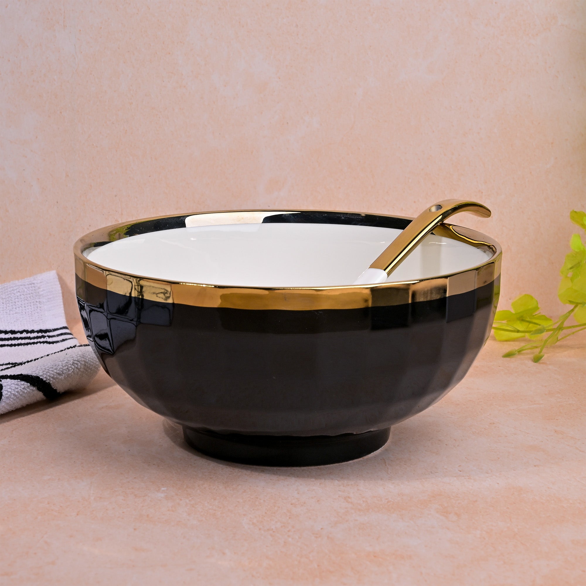 Decorative midnight gold porcelain tableware set


