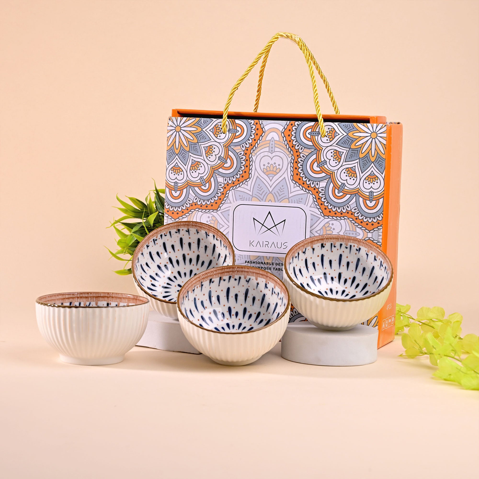 Set of 4 porcelain bowls

