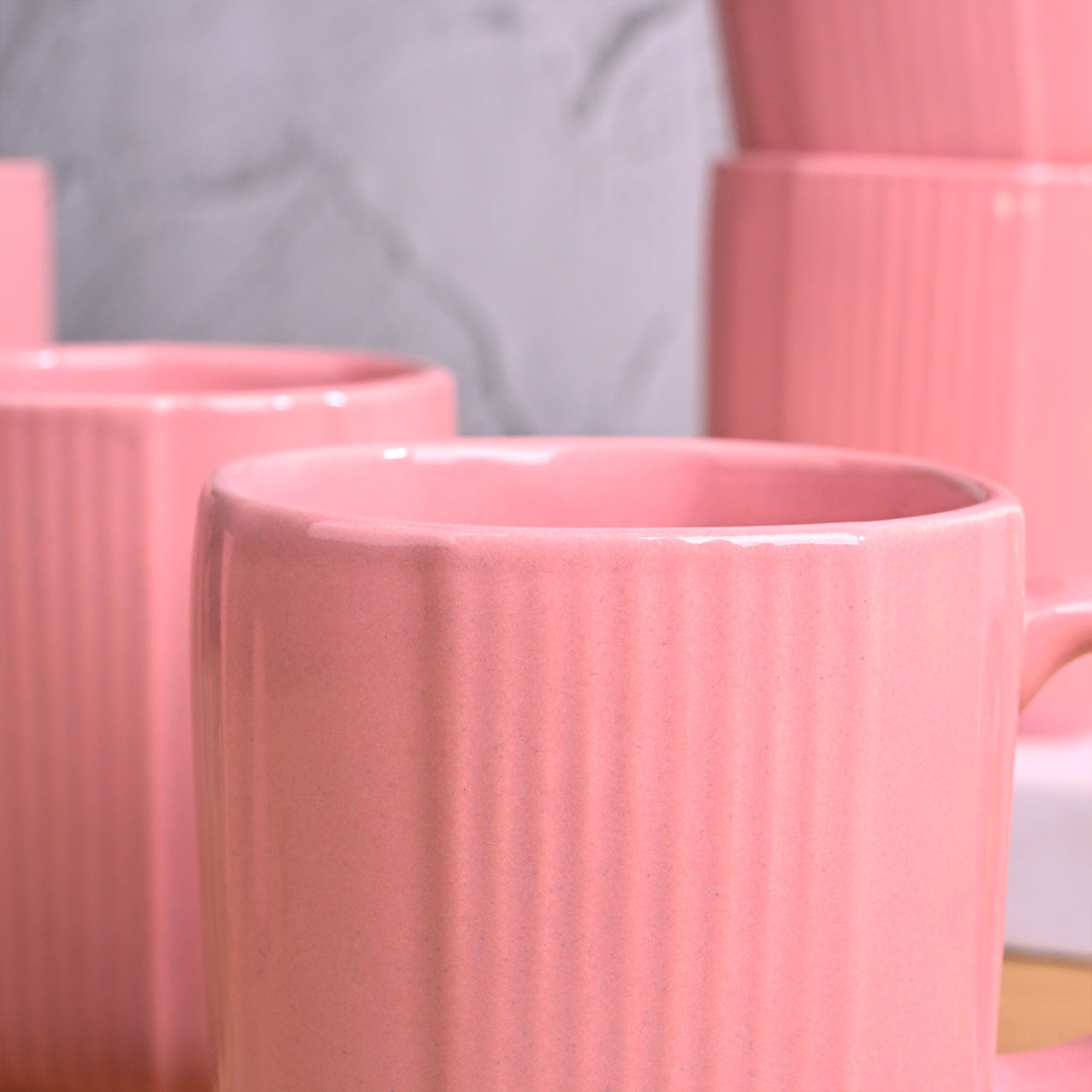 Elegant pink ceramic mug set

