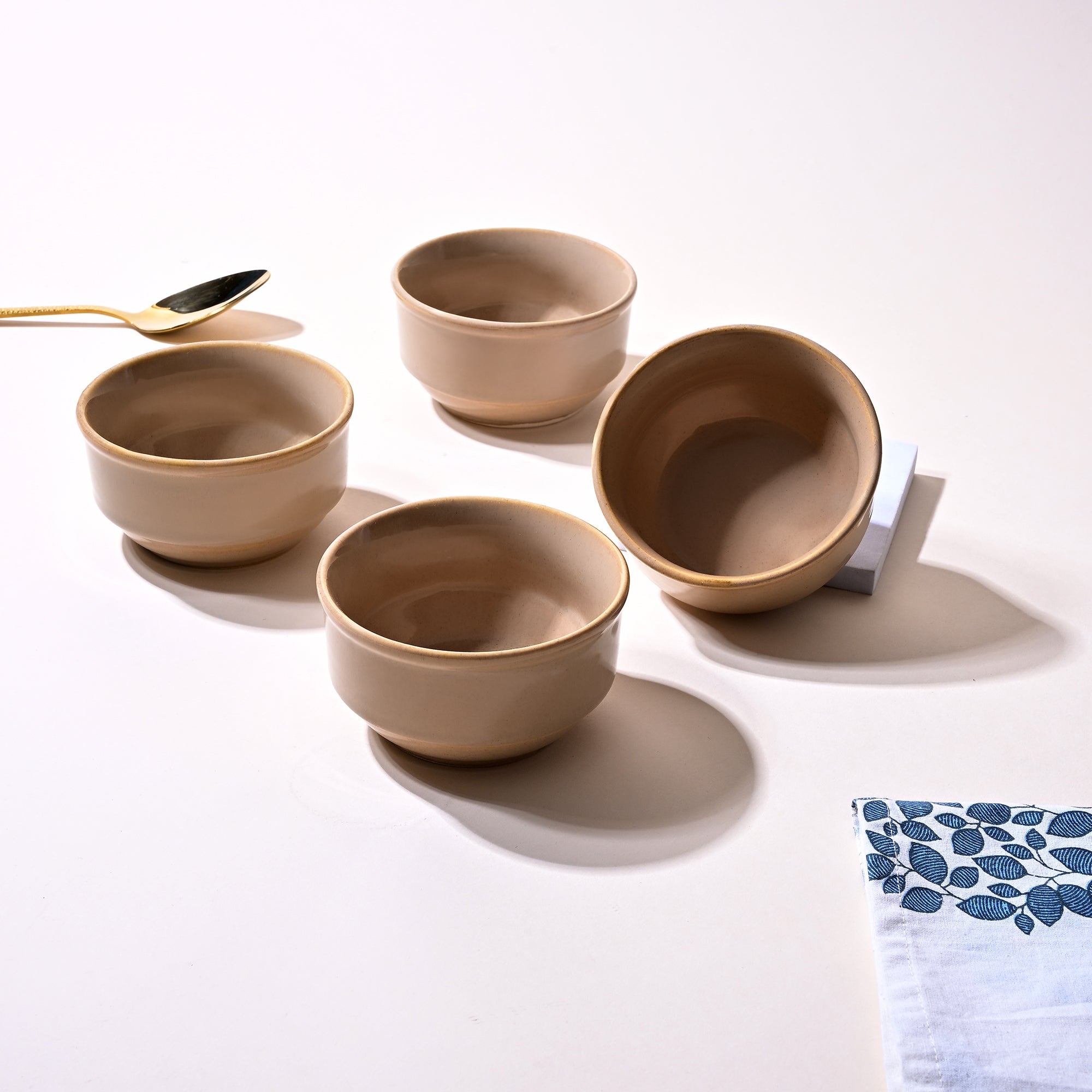 Decorative peach bowls for dining and entertaining

