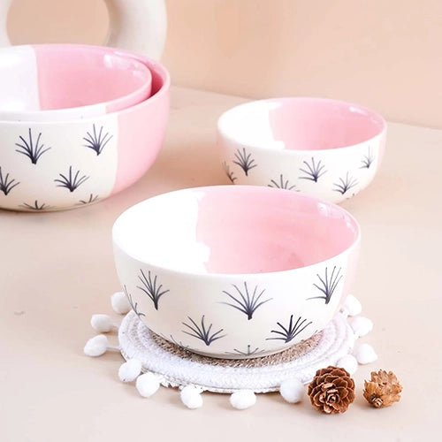 Stylish blush pink serving bowls

