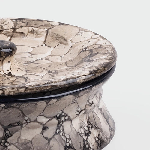 Ceramic casserole bowl with lid for keeping food warm

