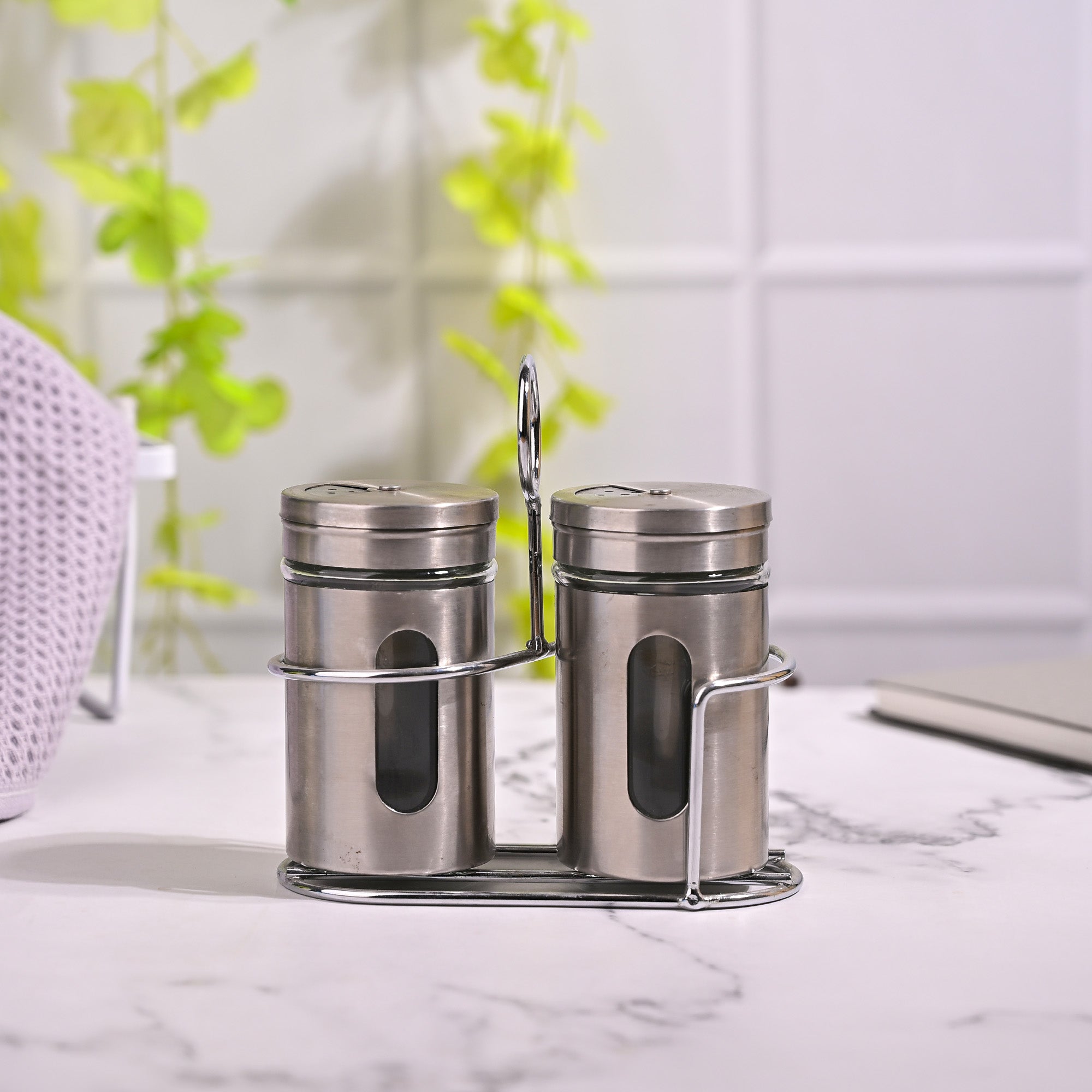 Premium salt and pepper condiment set for dining table
