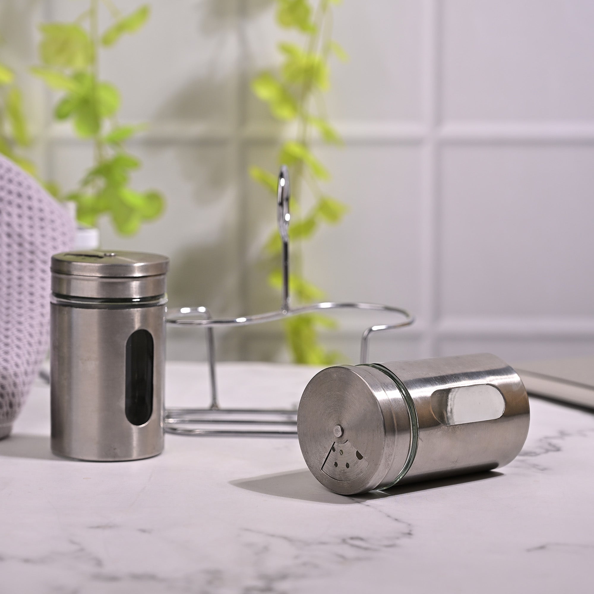 Minimalist ceramic salt and pepper containers
