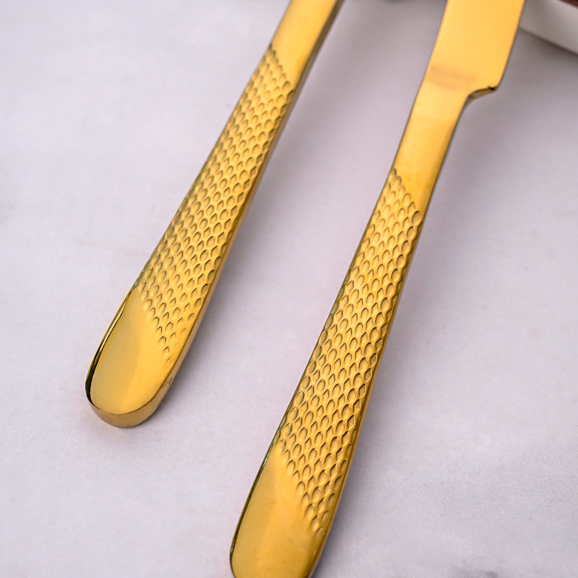 Radiant Gold Table Knives Set of 2 for Everyday Dining

