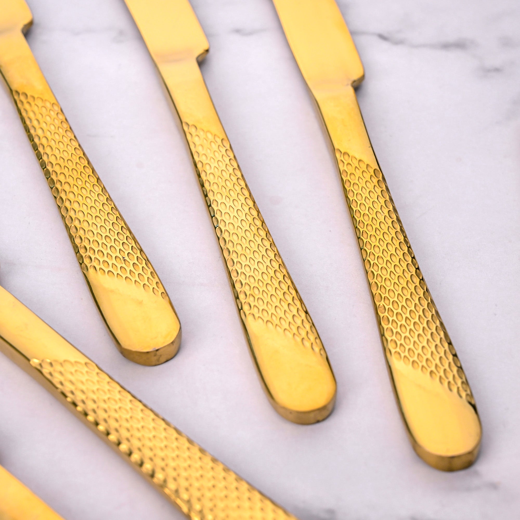 Radiant Gold Table Knives Set of 6 for Everyday Dining


