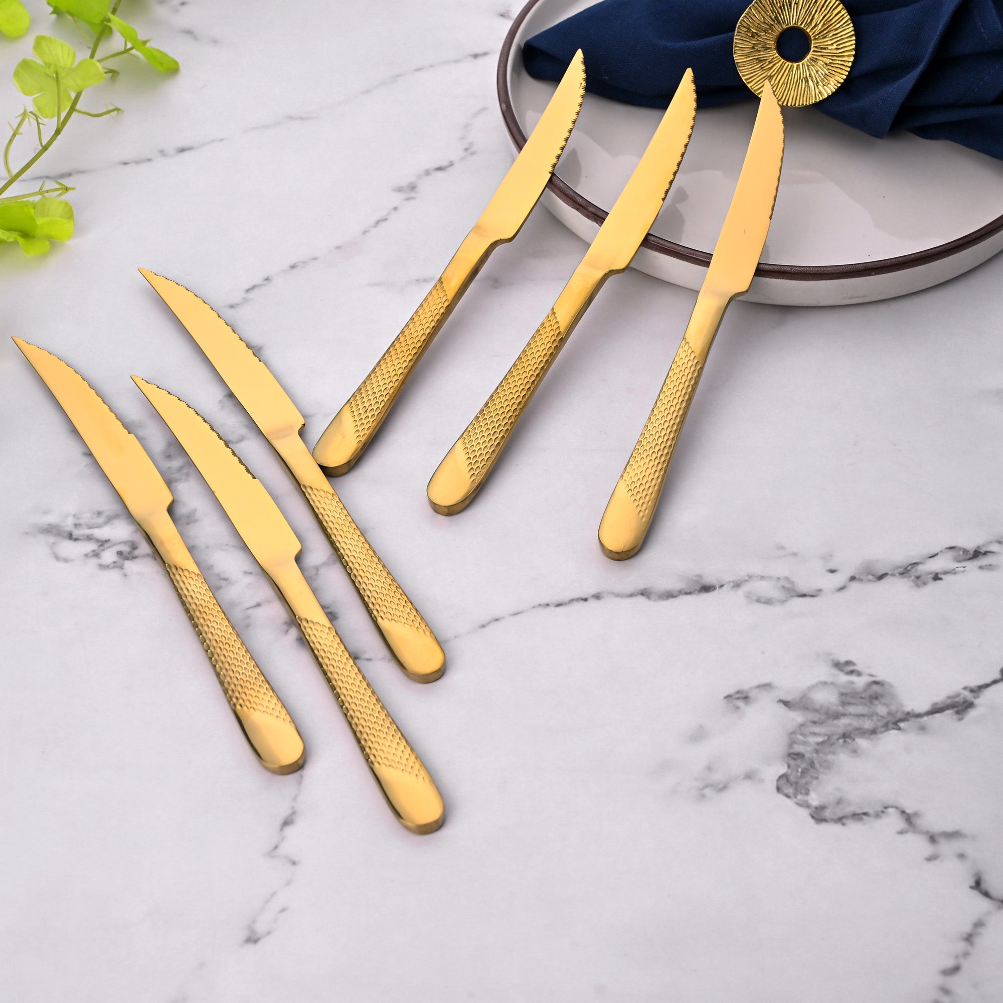 Luxury Golden Stainless Steel Knives for Modern Table Settings

