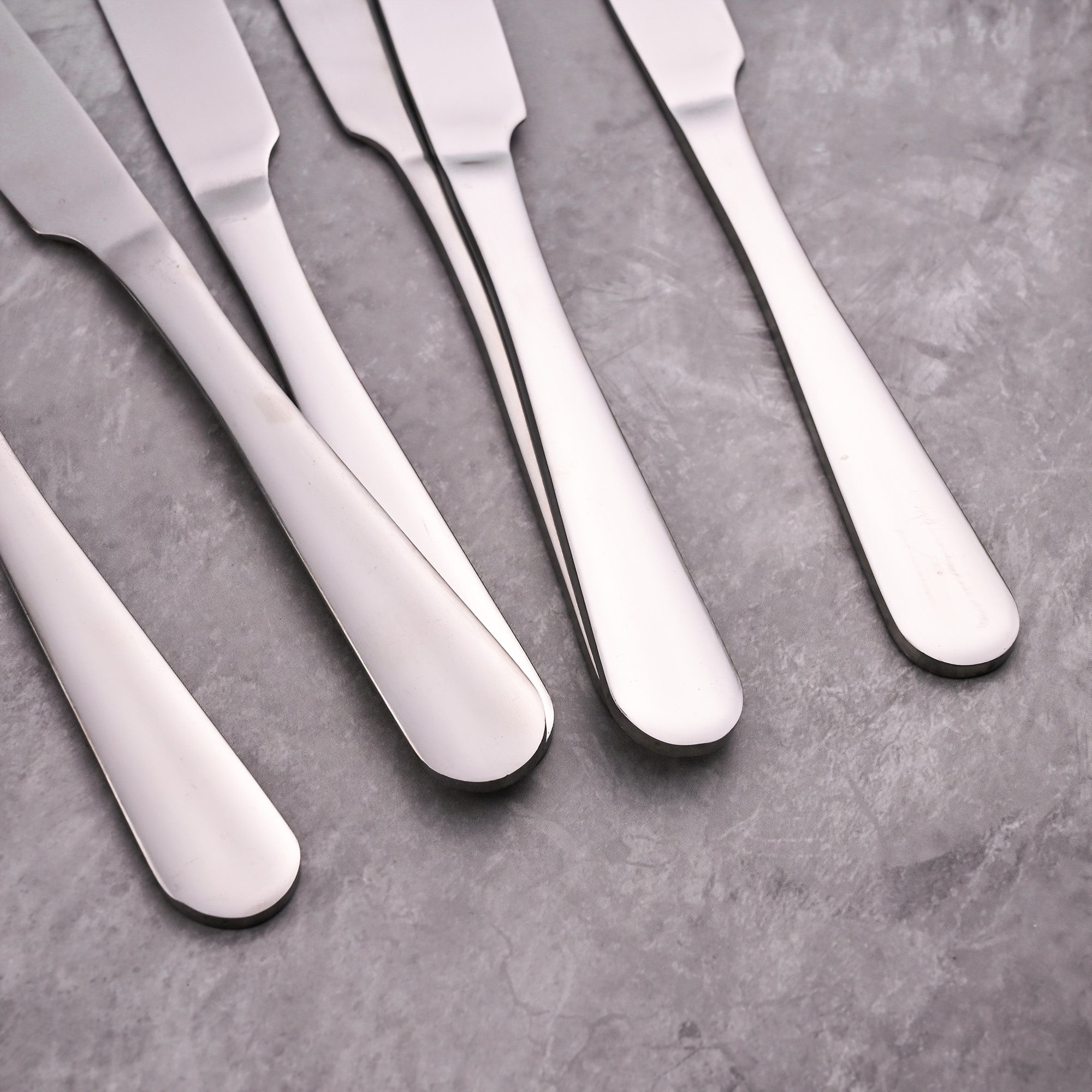 ShinyChic Knives – Stylish Design for Modern Table Settings

