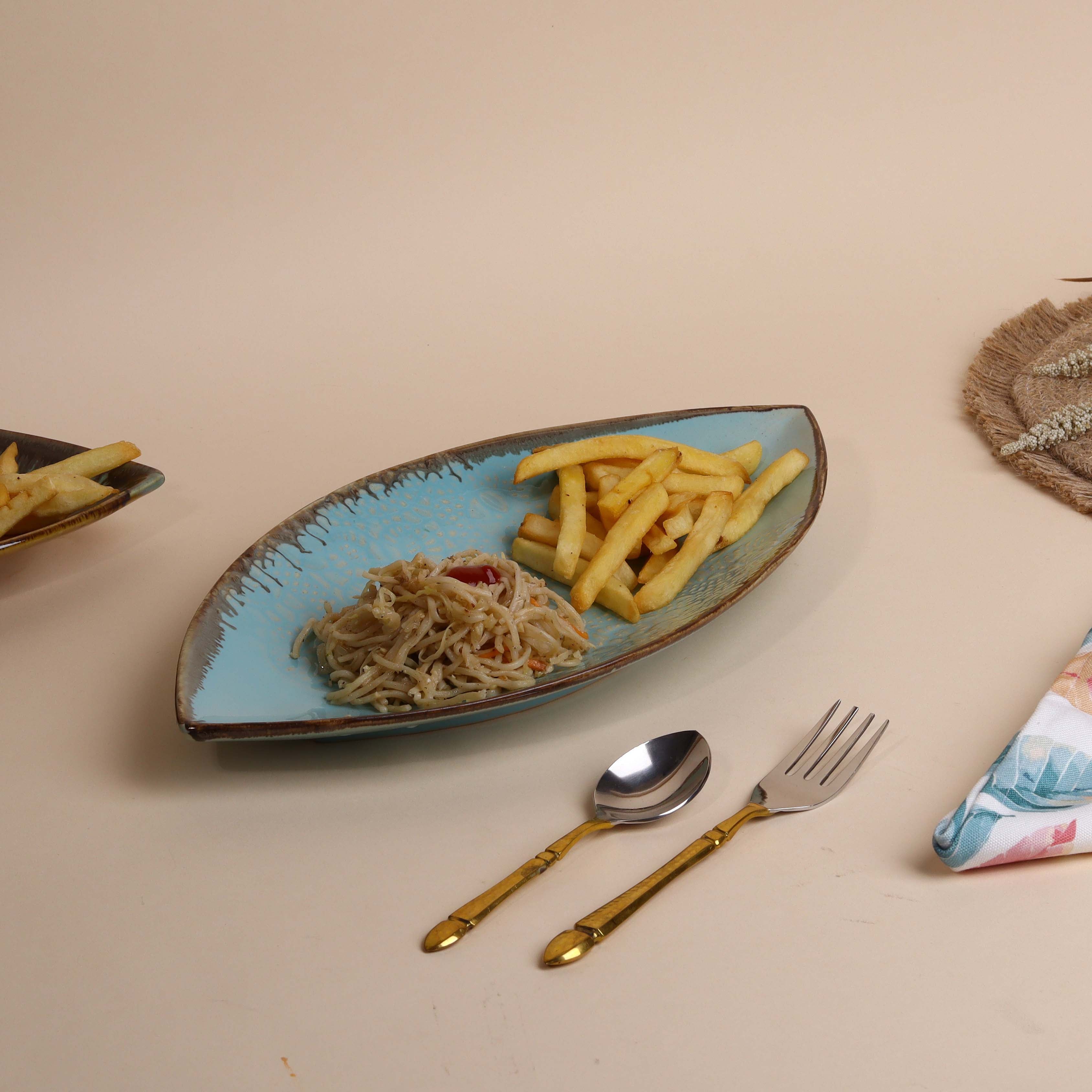 Stylish sky blue leaf patterned serving dish

