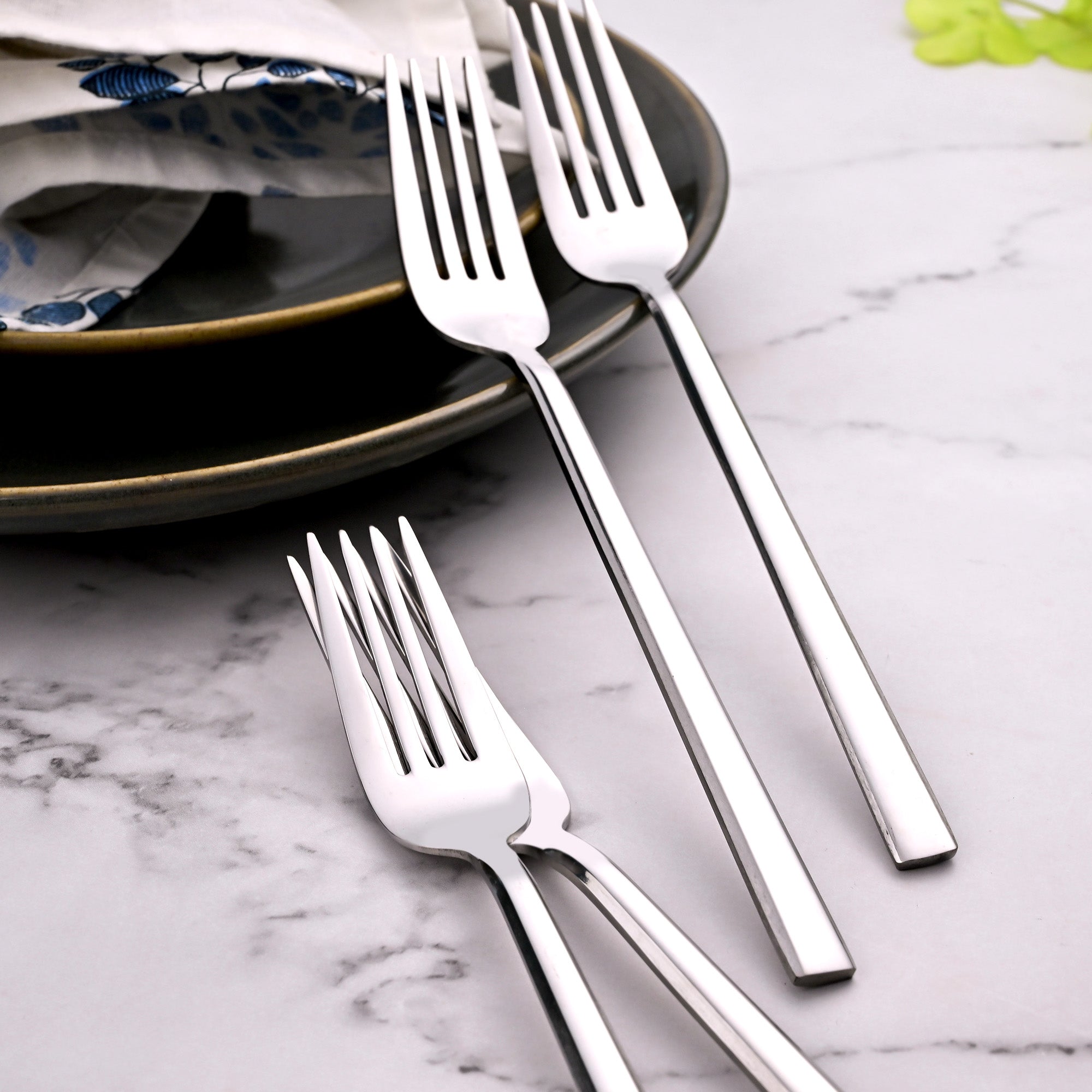 Premium SmoothGrip Stainless Steel Forks with a Modern Design


