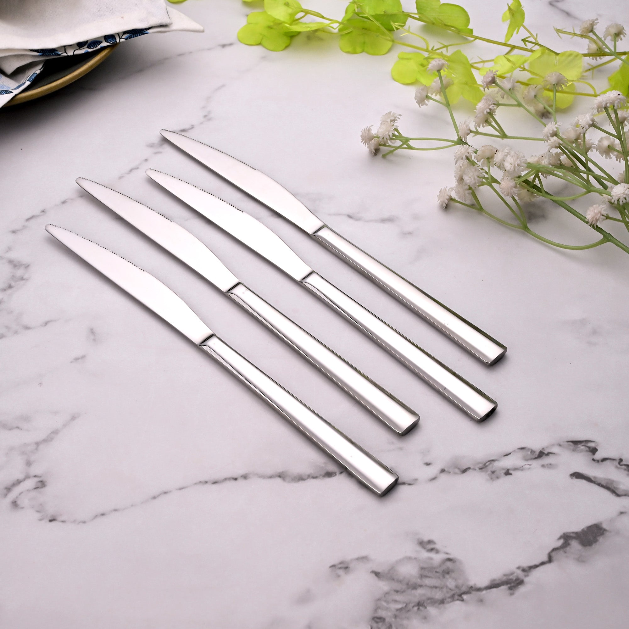 Smooth Slice Knife Set of 4 with an Elegant Stainless Steel Finish

