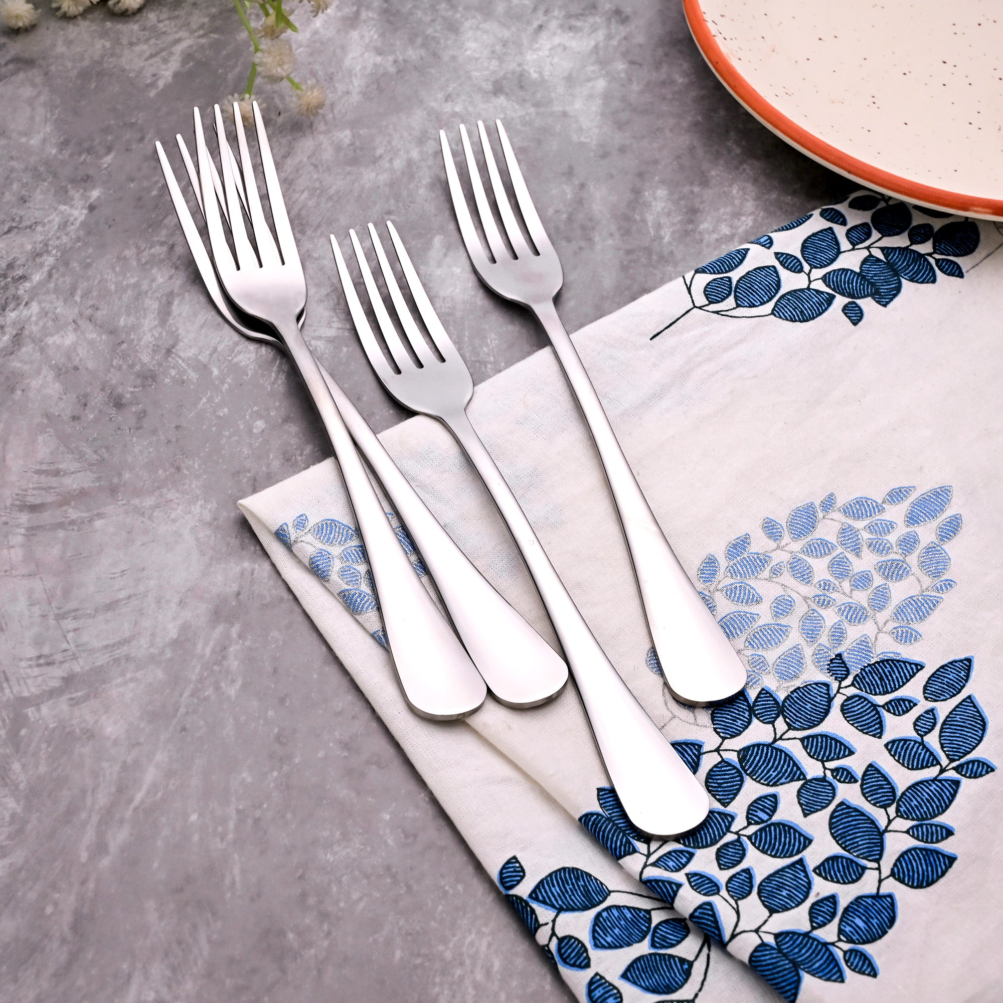 Snappy Silver Fork Set – Elegant Cutlery for Modern Table Settings

