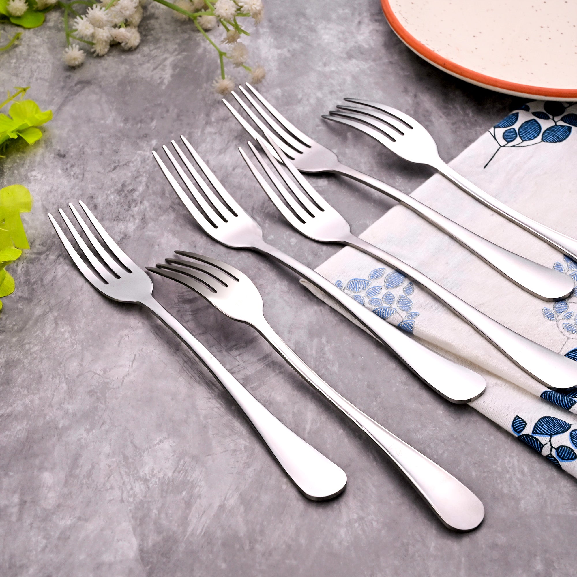 Snappy Silver Forks – Set of Six with a Sleek and Polished Finish

