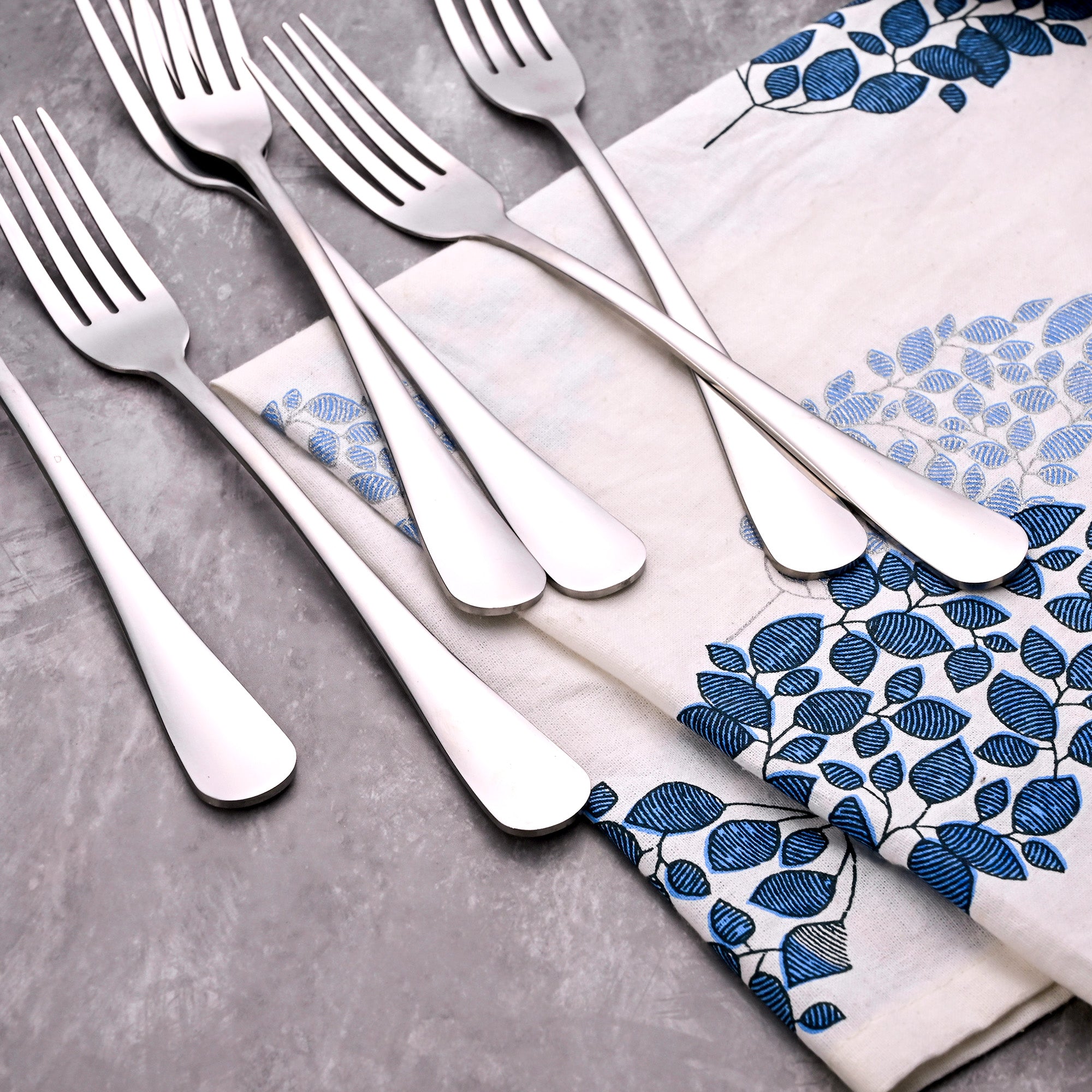 Snappy Silver Forks – Modern Design for Everyday Dining

