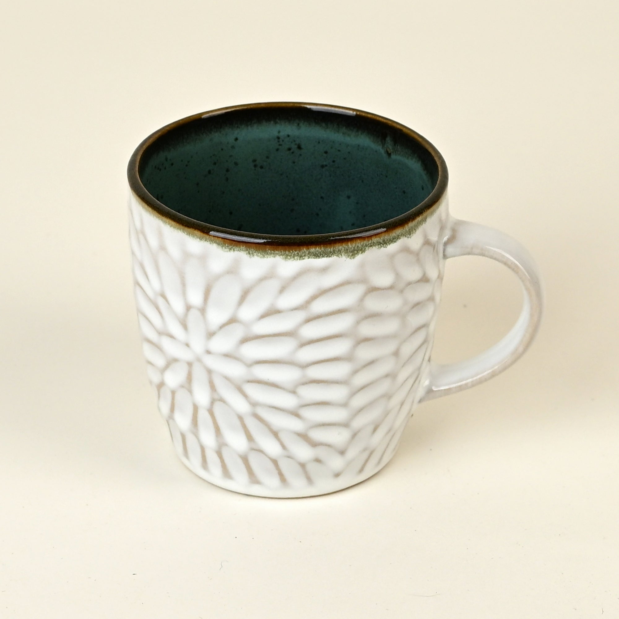Soft white ceramic tea cup set

