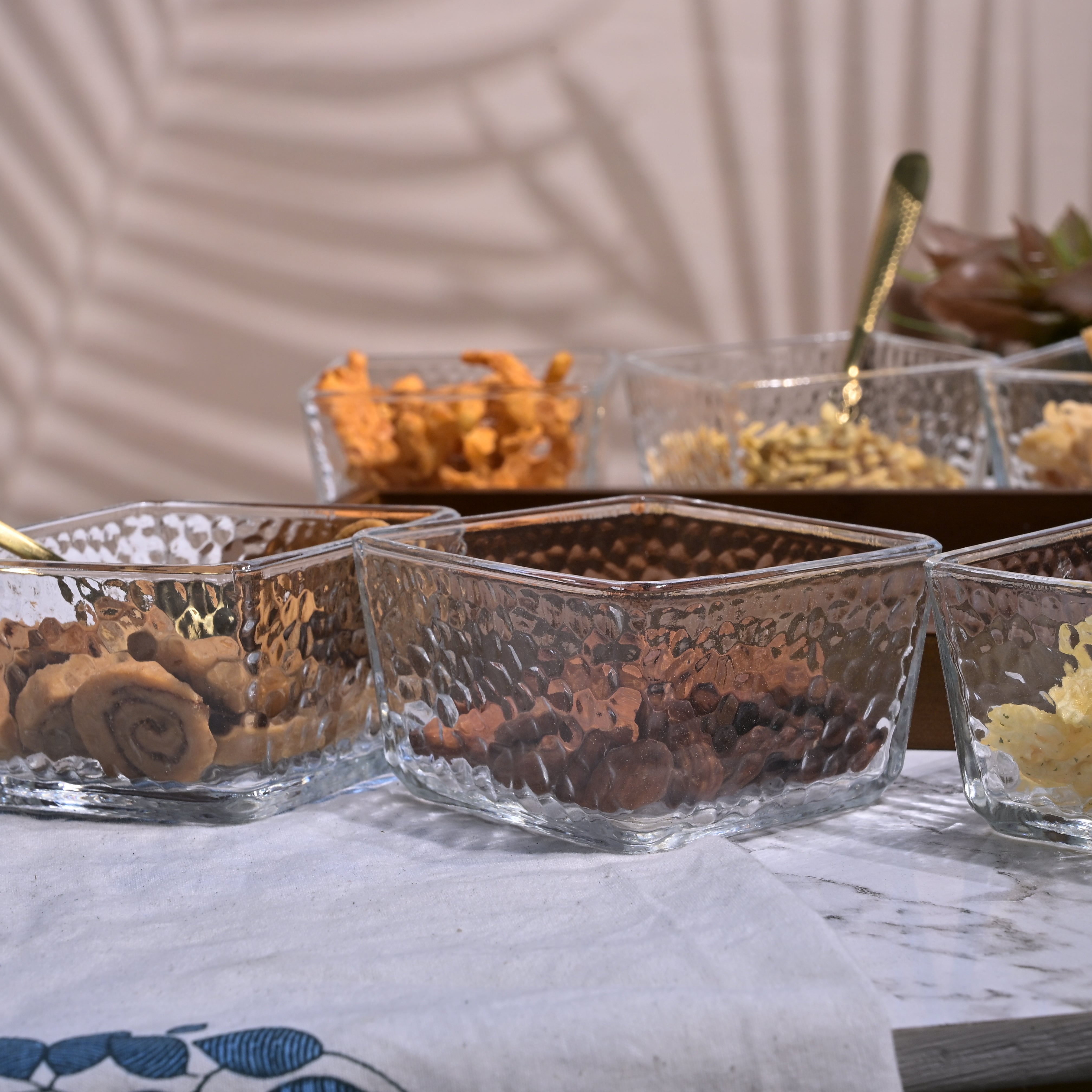 Elegant serving bowl and tray for entertaining

