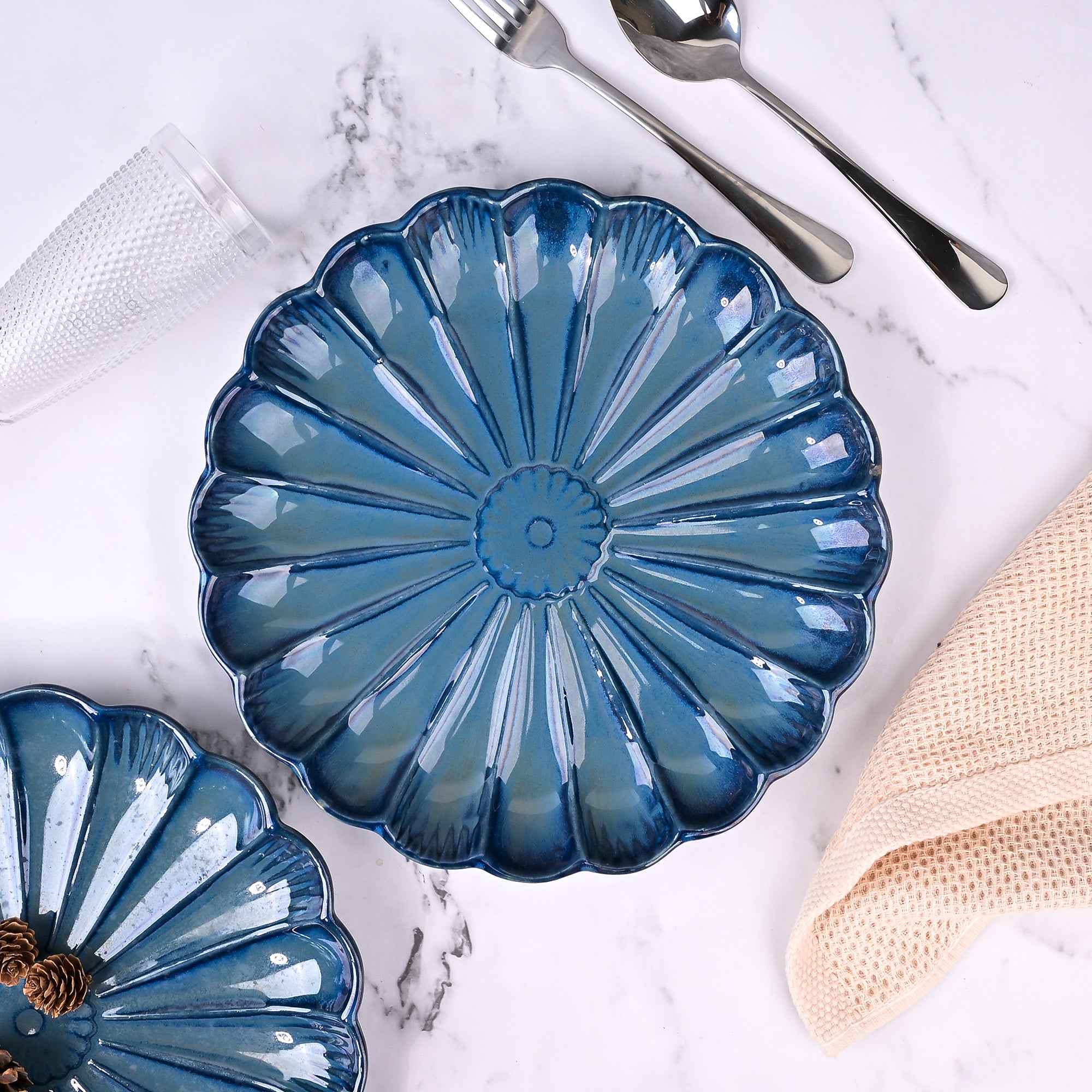 10.5 inch teal blue ceramic flower plates

